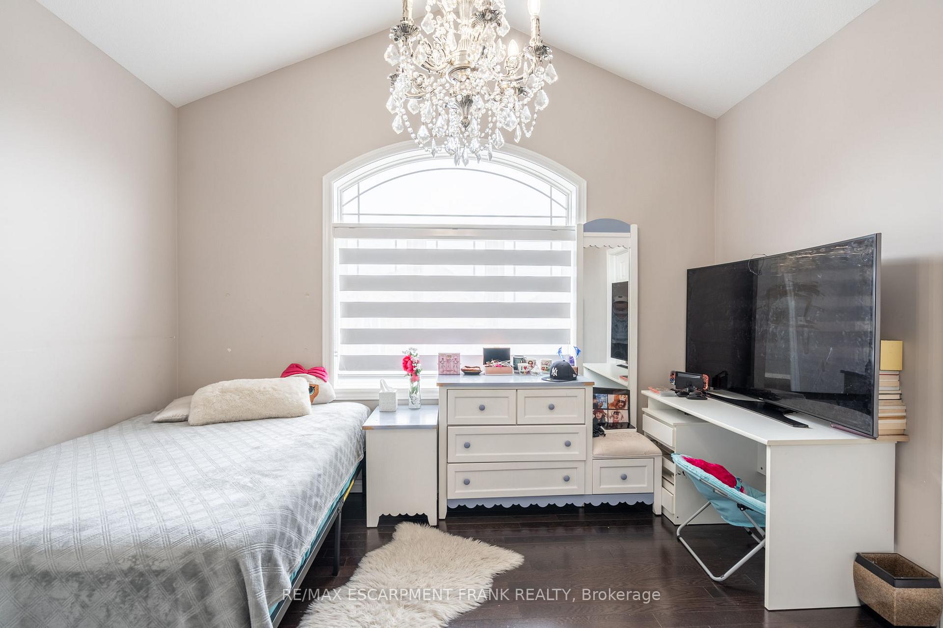 Photo 19 of 36 Showcase Drive, Hamilton, Stoney Creek — HOMEH