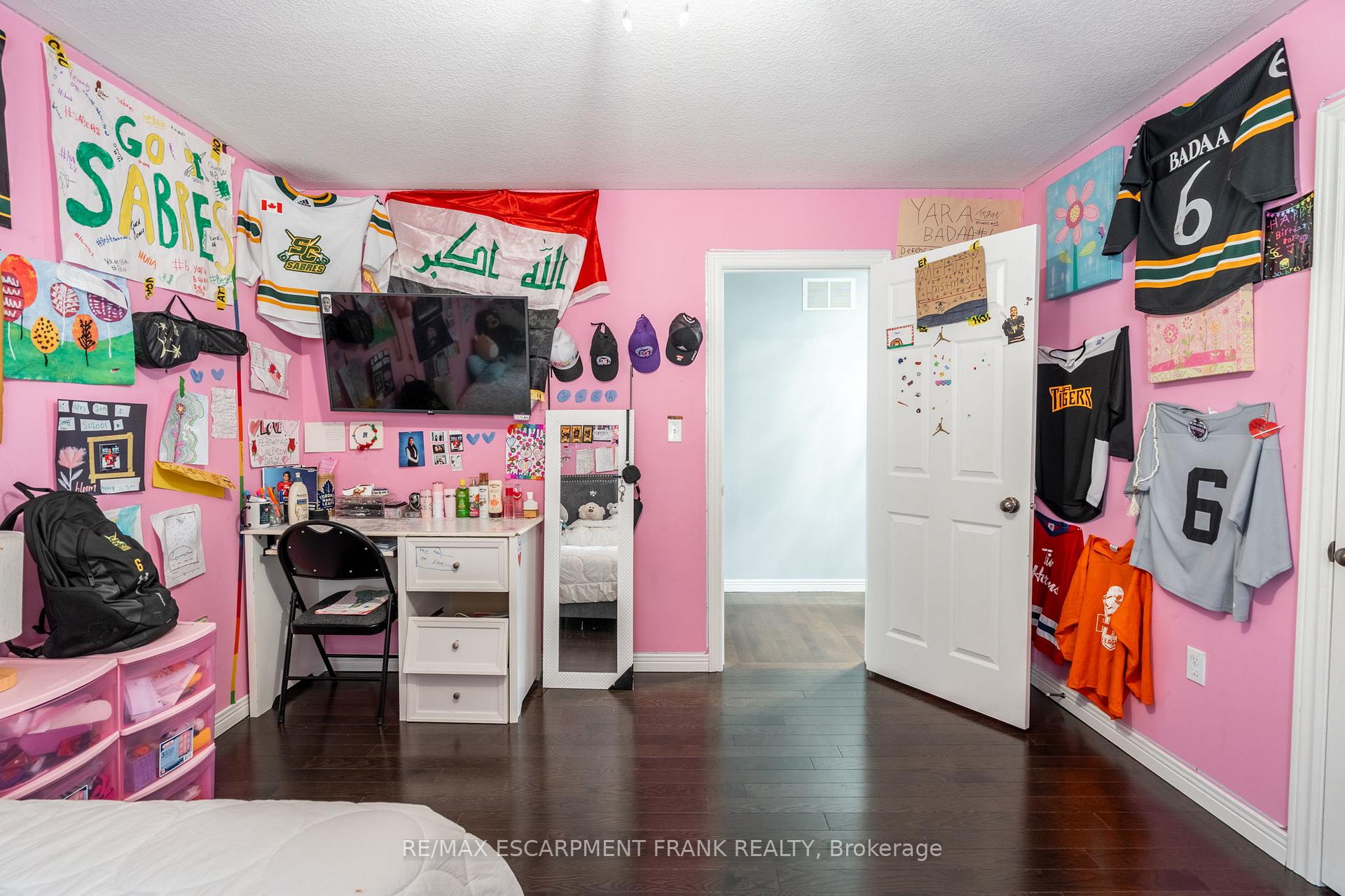 Photo 23 of 36 Showcase Drive, Hamilton, Stoney Creek — HOMEH