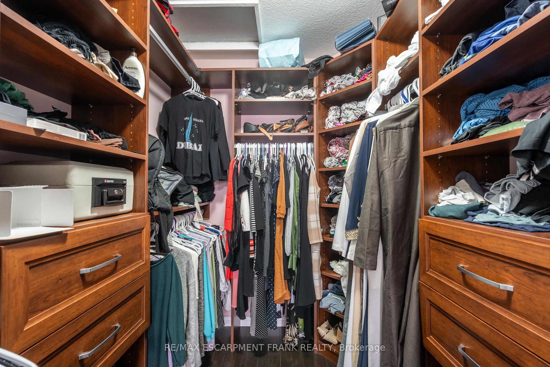 Photo 30 of 36 Showcase Drive, Hamilton, Stoney Creek — HOMEH