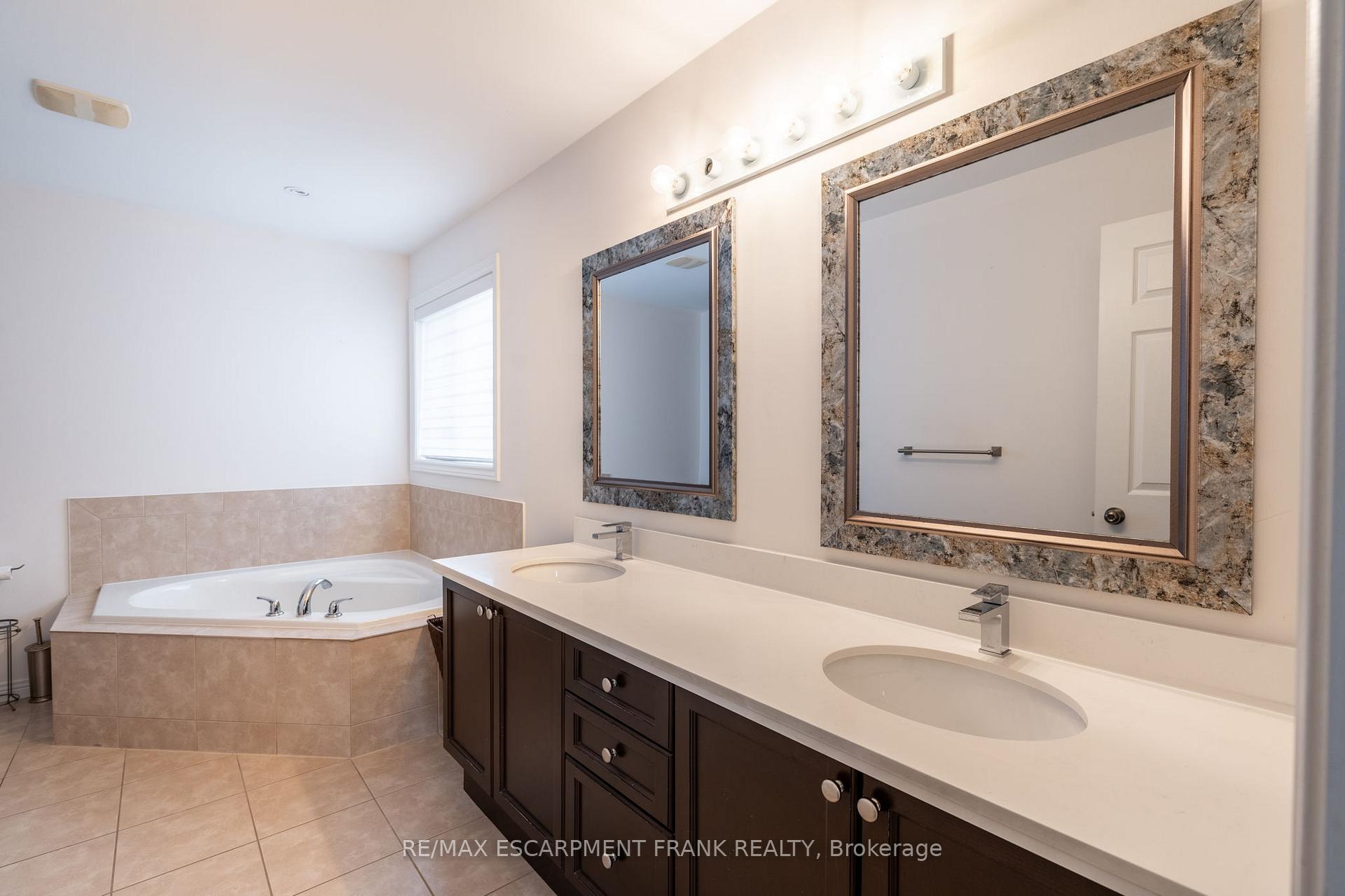 Photo 28 of 36 Showcase Drive, Hamilton, Stoney Creek — HOMEH