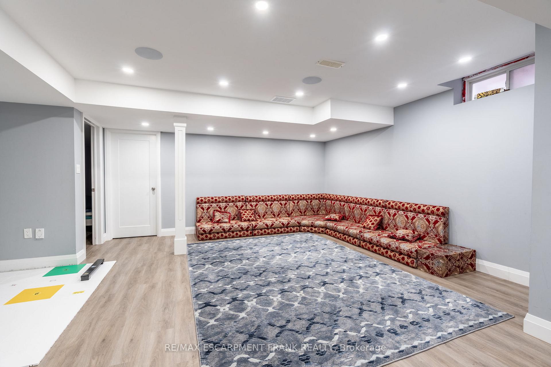 Photo 35 of 36 Showcase Drive, Hamilton, Stoney Creek — HOMEH