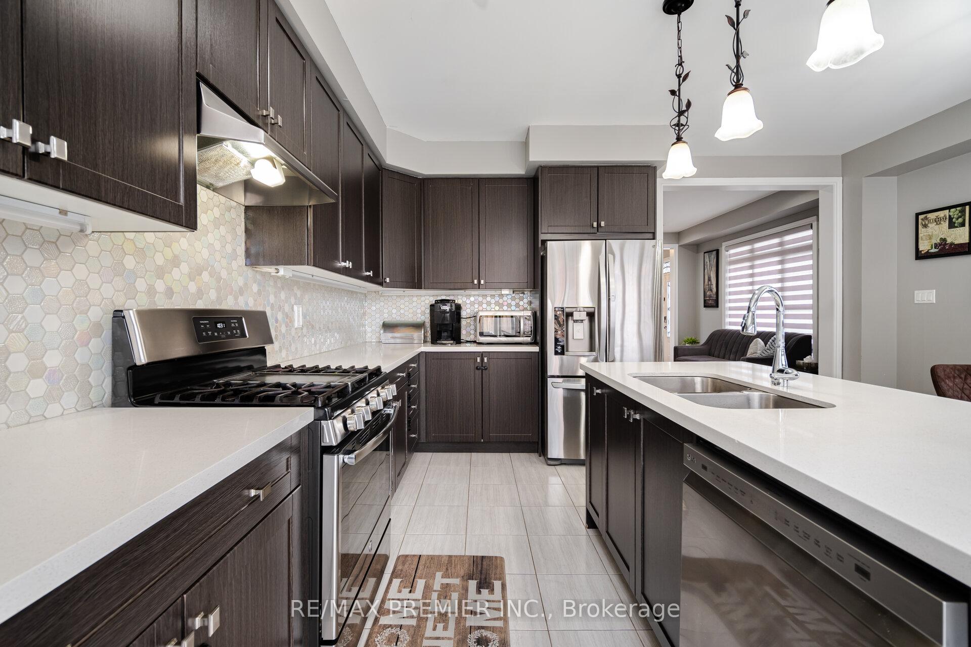 Photo 12 of 2 Zenith Avenue, Vaughan, Kleinburg — HOMEH