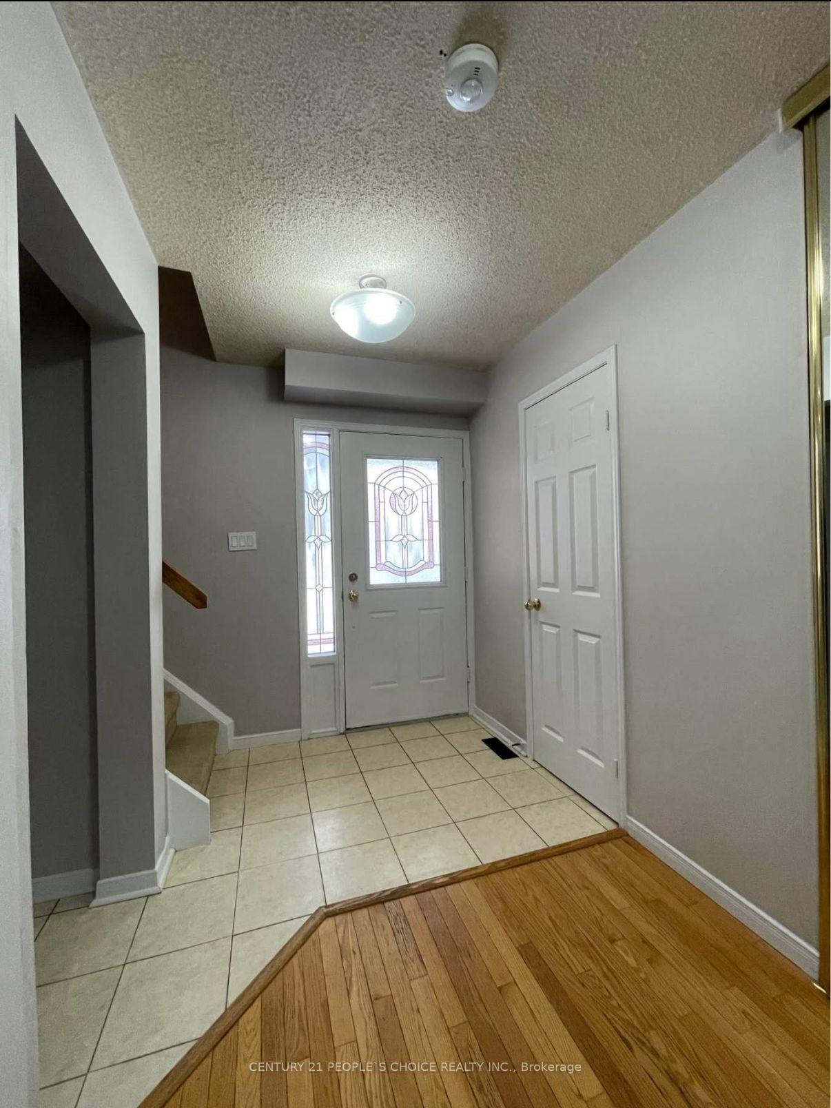 Photo 2 of Unit UPPER UNIT, 3 Blossom Avenue, Brampton, Downtown Brampton — HOMEH