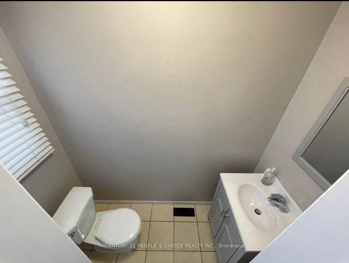 Photo 3 of Unit UPPER UNIT, 3 Blossom Avenue, Brampton, Downtown Brampton — HOMEH