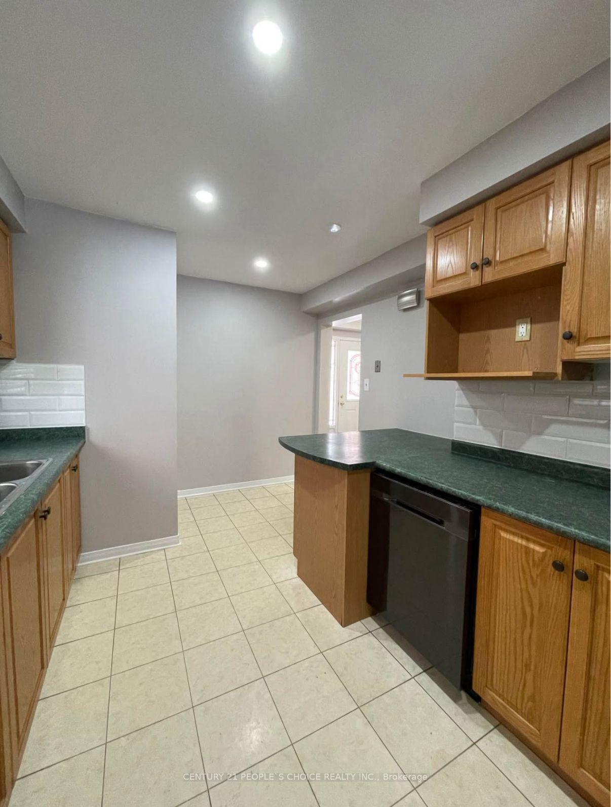 Photo 5 of Unit UPPER UNIT, 3 Blossom Avenue, Brampton, Downtown Brampton — HOMEH