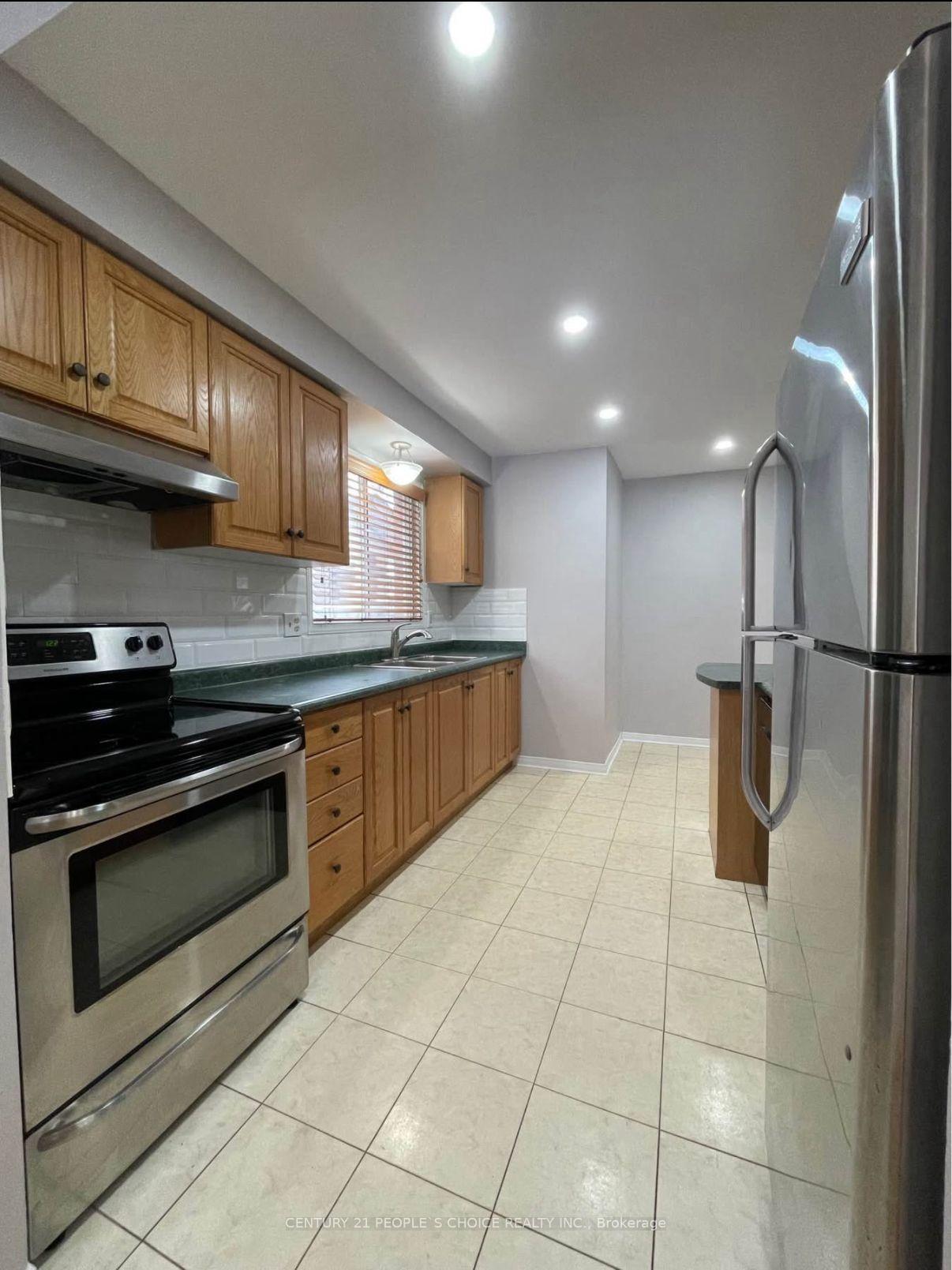 Photo 6 of Unit UPPER UNIT, 3 Blossom Avenue, Brampton, Downtown Brampton — HOMEH