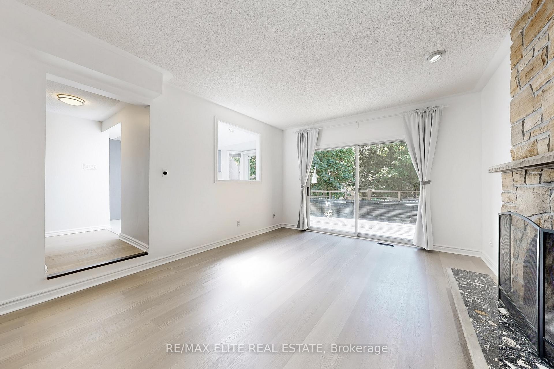 Photo 5 of 48 John Button Boulevard, Markham, Buttonville — HOMEH