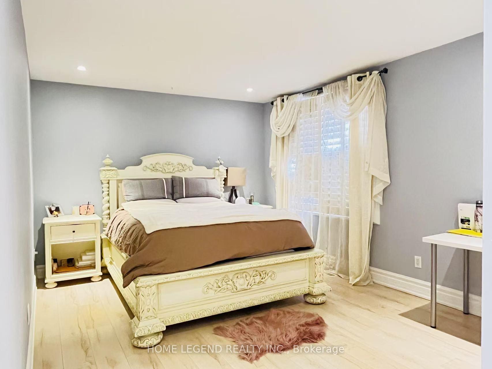 Photo 4 of 34 Harpers croft, Markham, Unionville — HOMEH