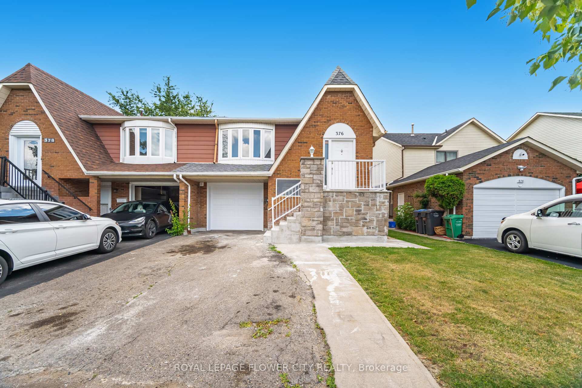 Front of 376 Hansen Road N