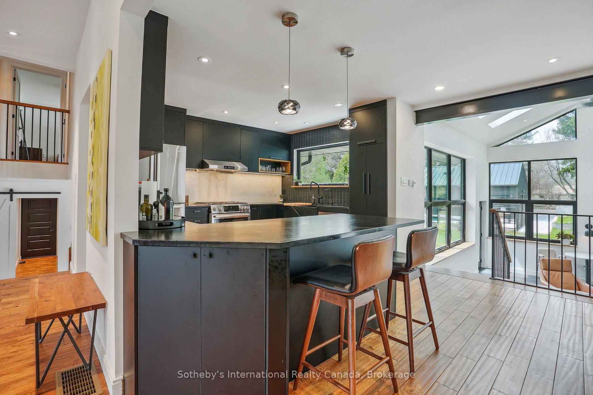 Photo 16 of 3 Forest Avenue, Hamilton, Greensville — HOMEH