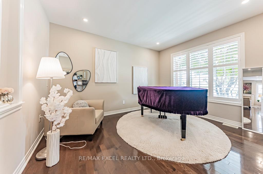 Photo 5 of 161 Hazelton Avenue, Markham, Victoria Manor-Jennings Gate — HOMEH