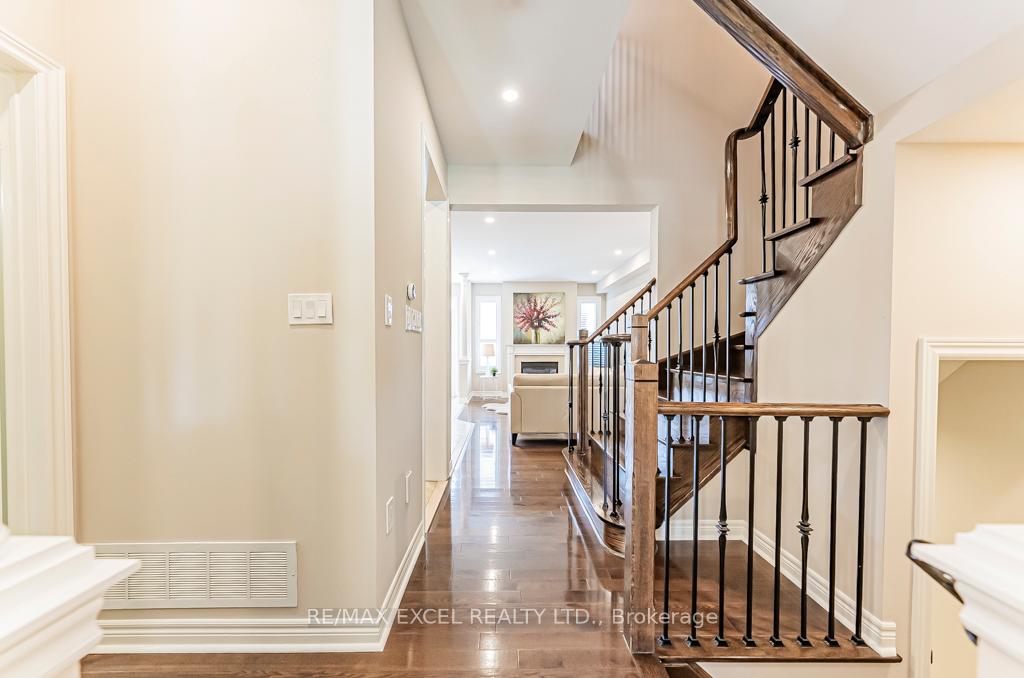 Photo 9 of 161 Hazelton Avenue, Markham, Victoria Manor-Jennings Gate — HOMEH