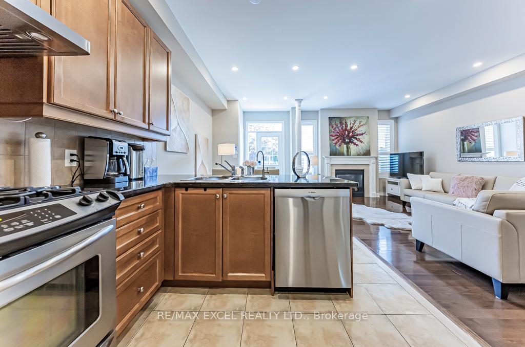 Photo 7 of 161 Hazelton Avenue, Markham, Victoria Manor-Jennings Gate — HOMEH