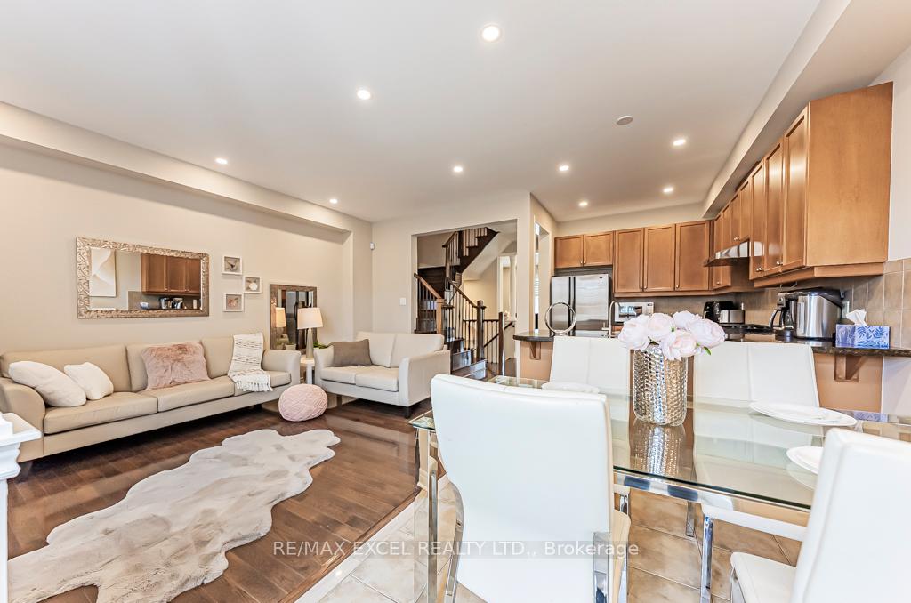 Photo 12 of 161 Hazelton Avenue, Markham, Victoria Manor-Jennings Gate — HOMEH