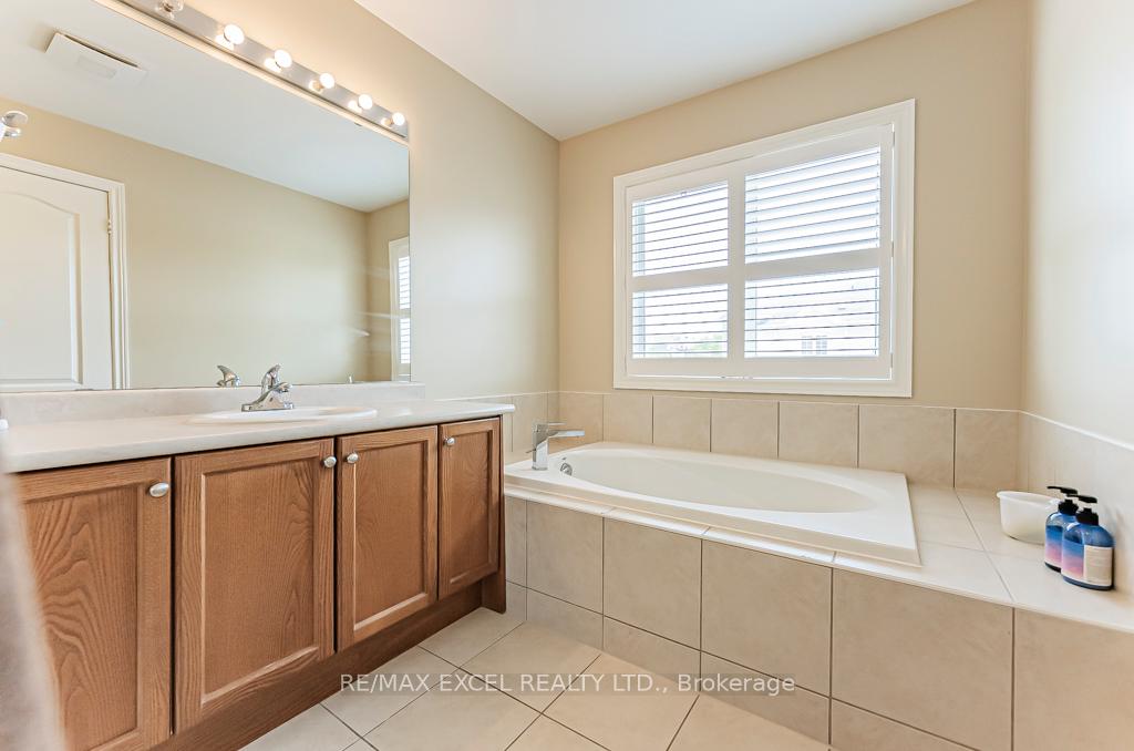 Photo 37 of 161 Hazelton Avenue, Markham, Victoria Manor-Jennings Gate — HOMEH