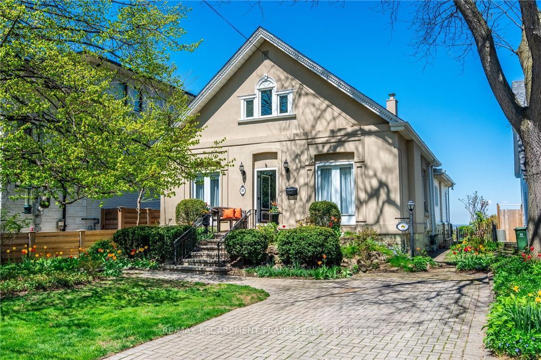 Photo 2 of 31 Mountain Park Avenue, Hamilton, Centremount — HOMEH