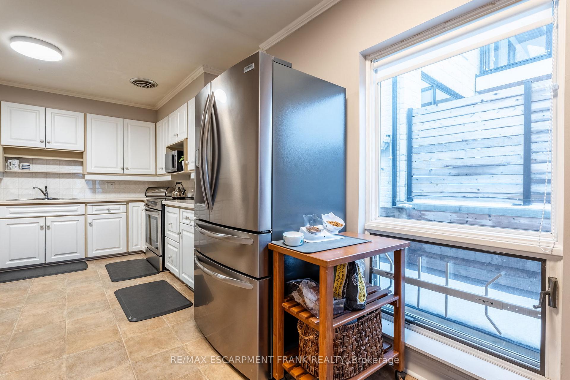 Photo 16 of 31 Mountain Park Avenue, Hamilton, Centremount — HOMEH