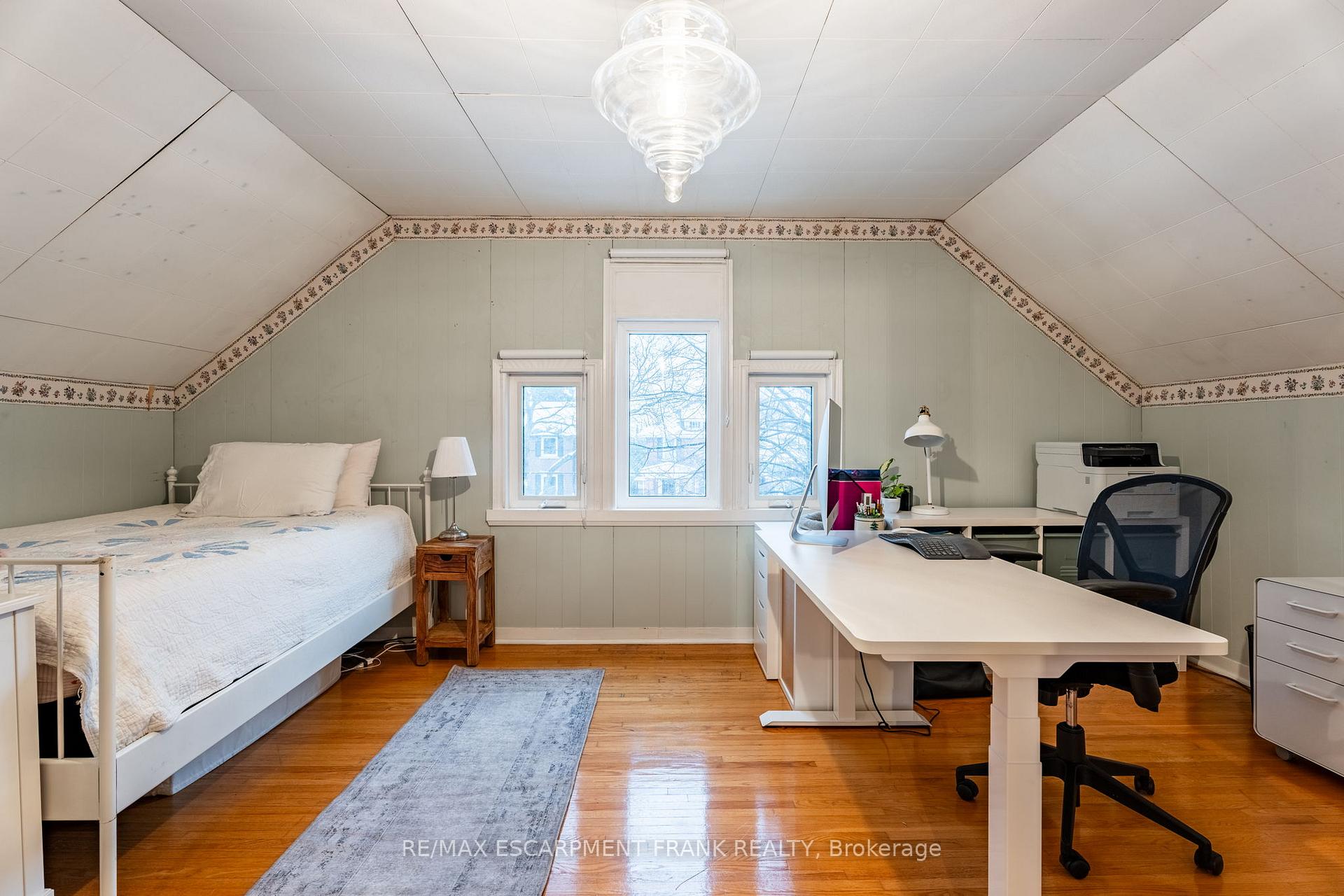 Photo 17 of 31 Mountain Park Avenue, Hamilton, Centremount — HOMEH