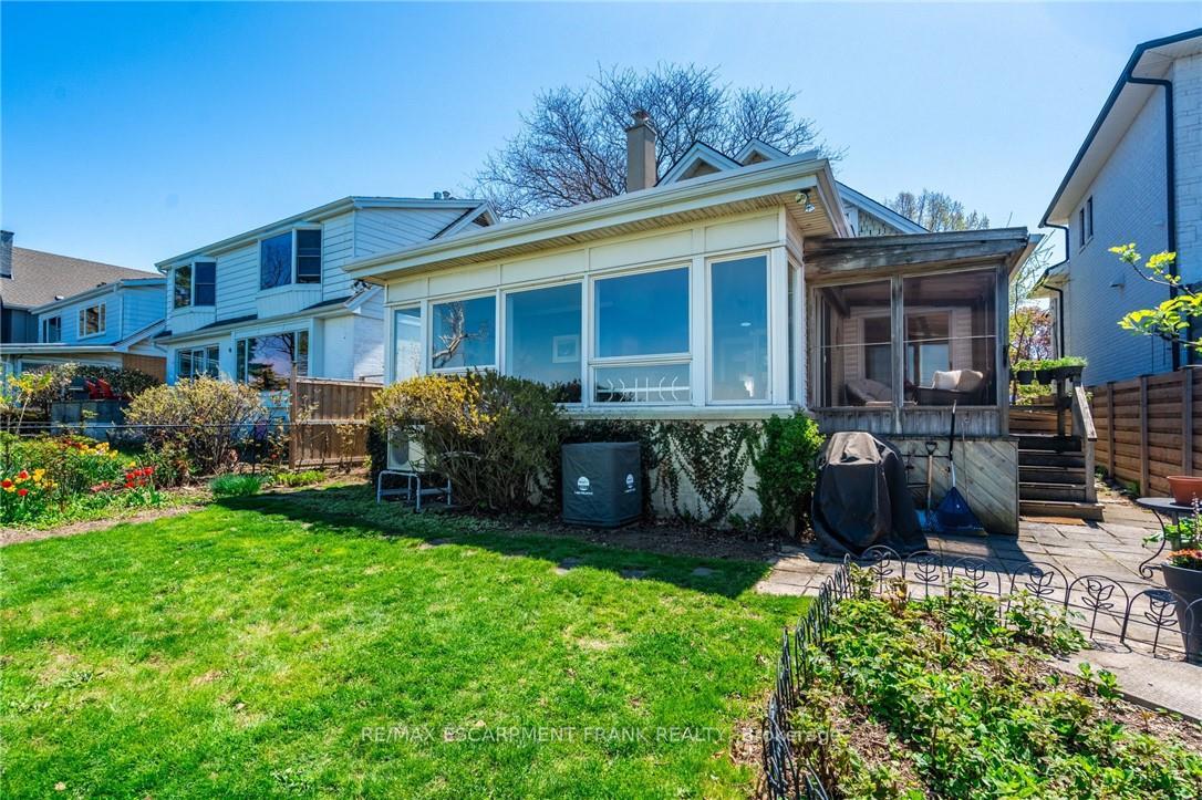 Photo 24 of 31 Mountain Park Avenue, Hamilton, Centremount — HOMEH