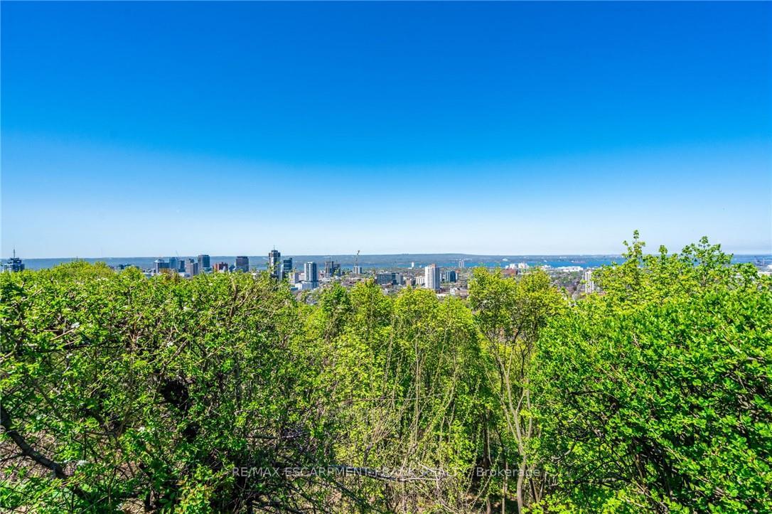 Photo 29 of 31 Mountain Park Avenue, Hamilton, Centremount — HOMEH