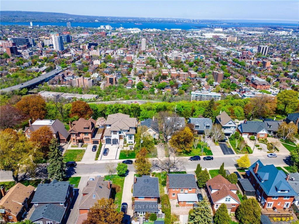 Photo 34 of 31 Mountain Park Avenue, Hamilton, Centremount — HOMEH