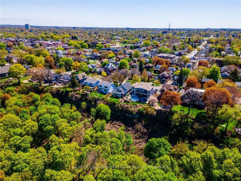Photo 36 of 31 Mountain Park Avenue, Hamilton, Centremount — HOMEH