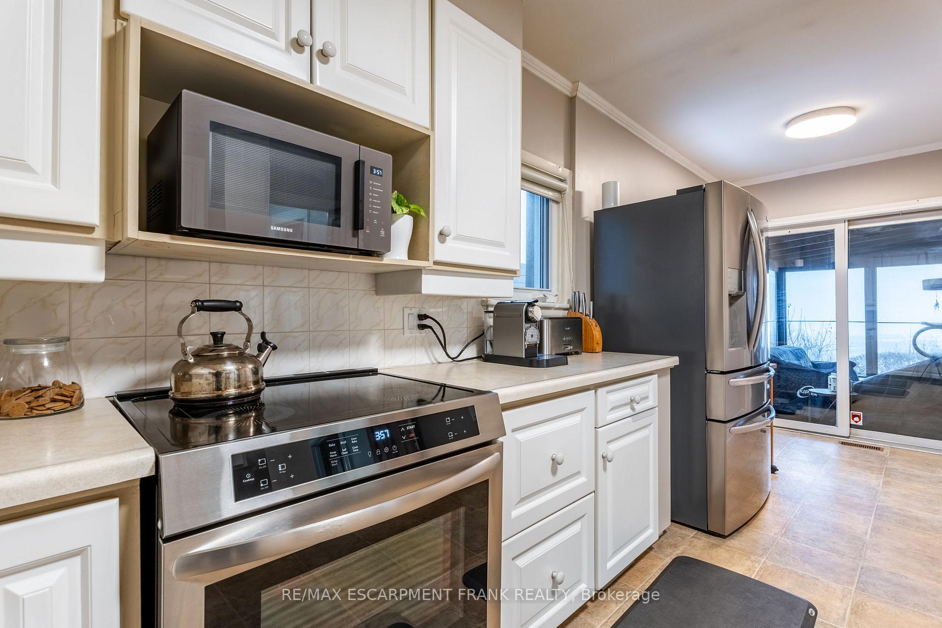 Photo 46 of 31 Mountain Park Avenue, Hamilton, Centremount — HOMEH