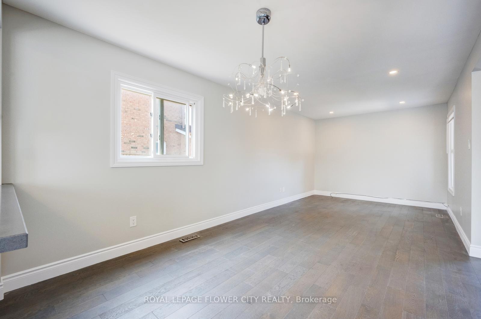 Photo 2 of 16 Ecclestone Drive, Brampton, Brampton West — HOMEH