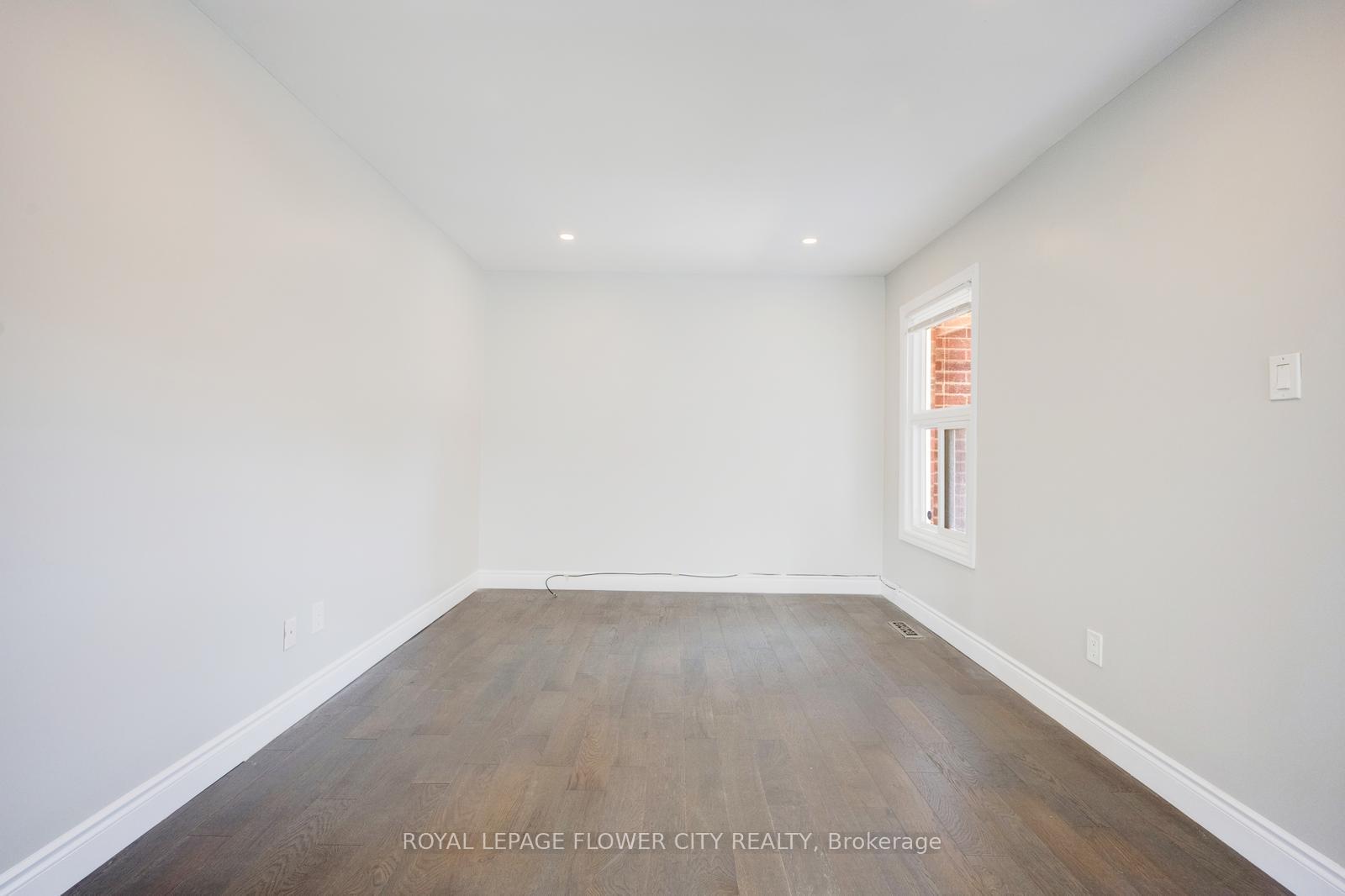 Photo 17 of 16 Ecclestone Drive, Brampton, Brampton West — HOMEH