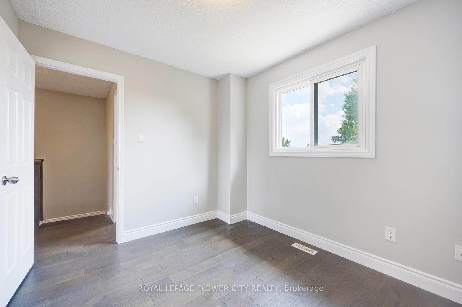 Photo 8 of 16 Ecclestone Drive, Brampton, Brampton West — HOMEH
