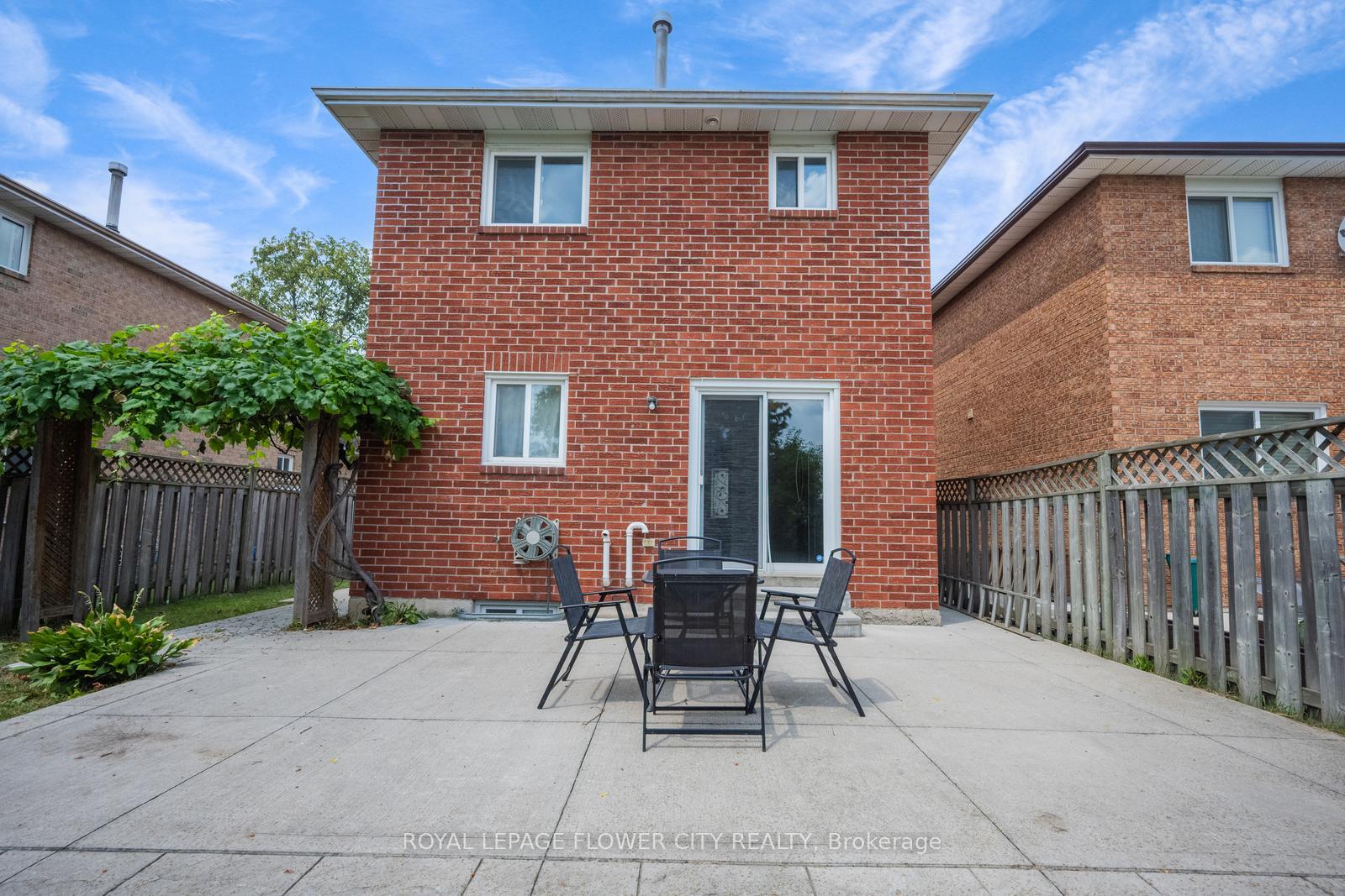 Photo 29 of 16 Ecclestone Drive, Brampton, Brampton West — HOMEH