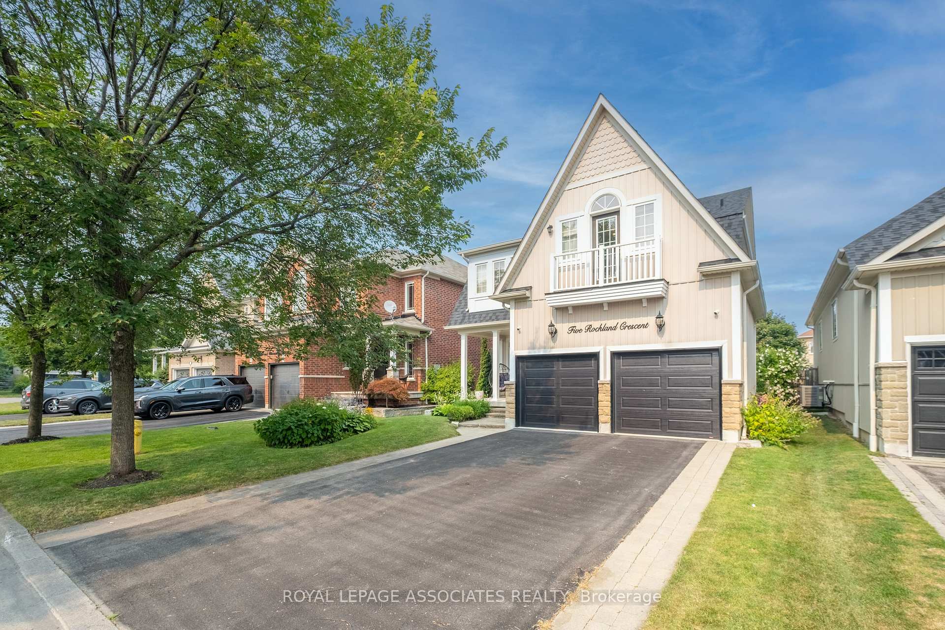 Photo 3 of 5 Rockland Crescent, Whitby, Brooklin — HOMEH