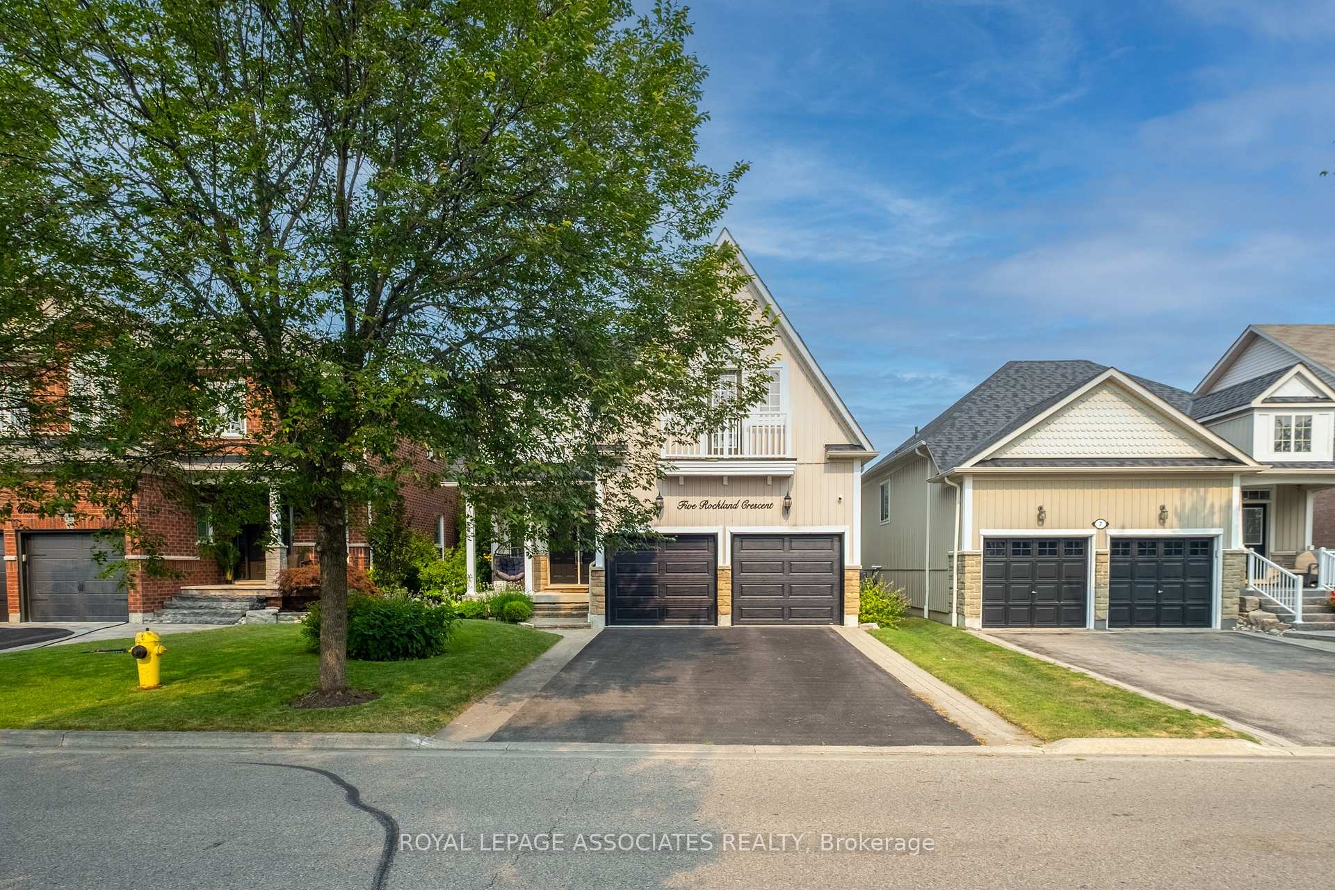 Photo 4 of 5 Rockland Crescent, Whitby, Brooklin — HOMEH