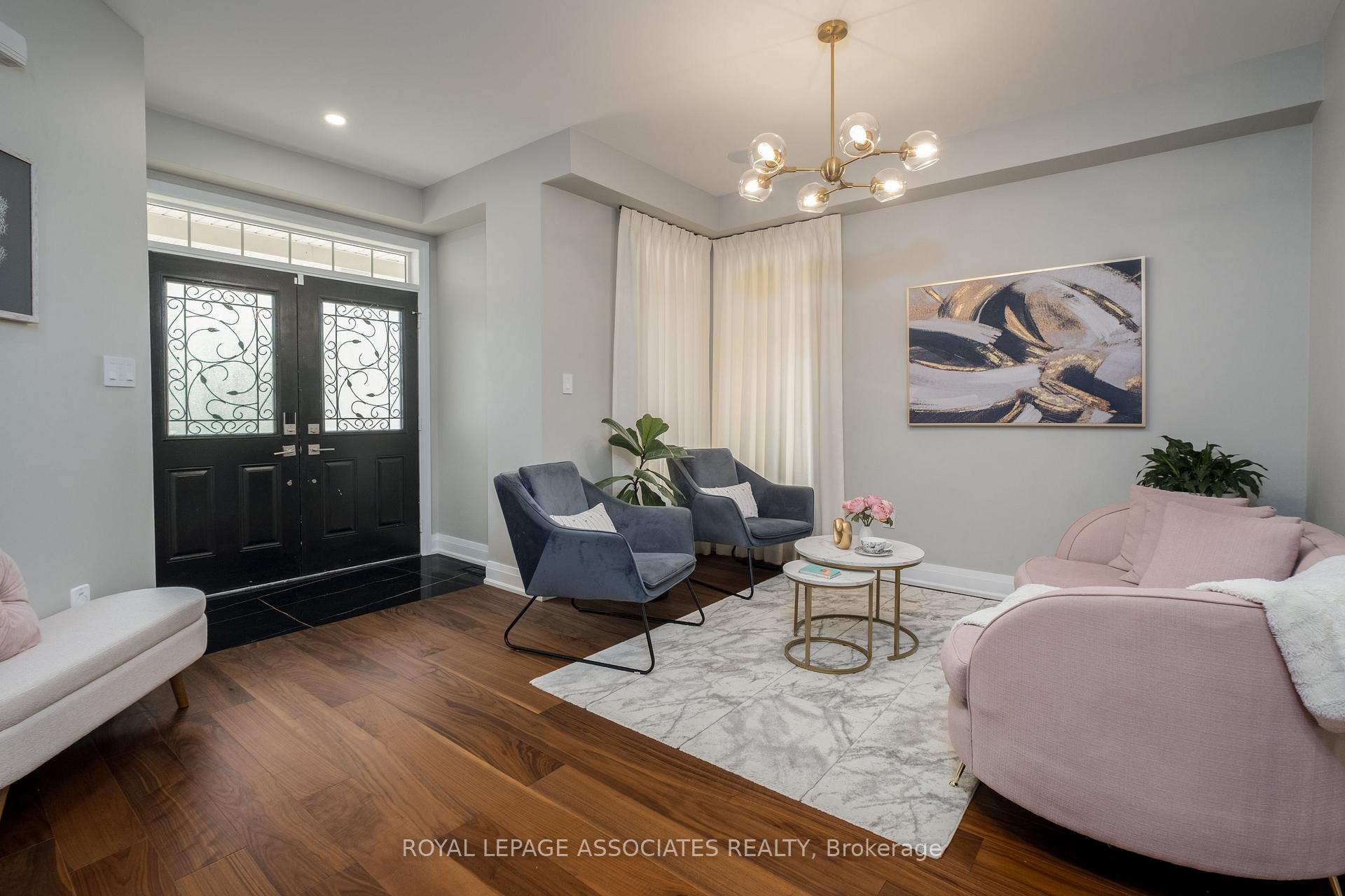 Photo 9 of 5 Rockland Crescent, Whitby, Brooklin — HOMEH