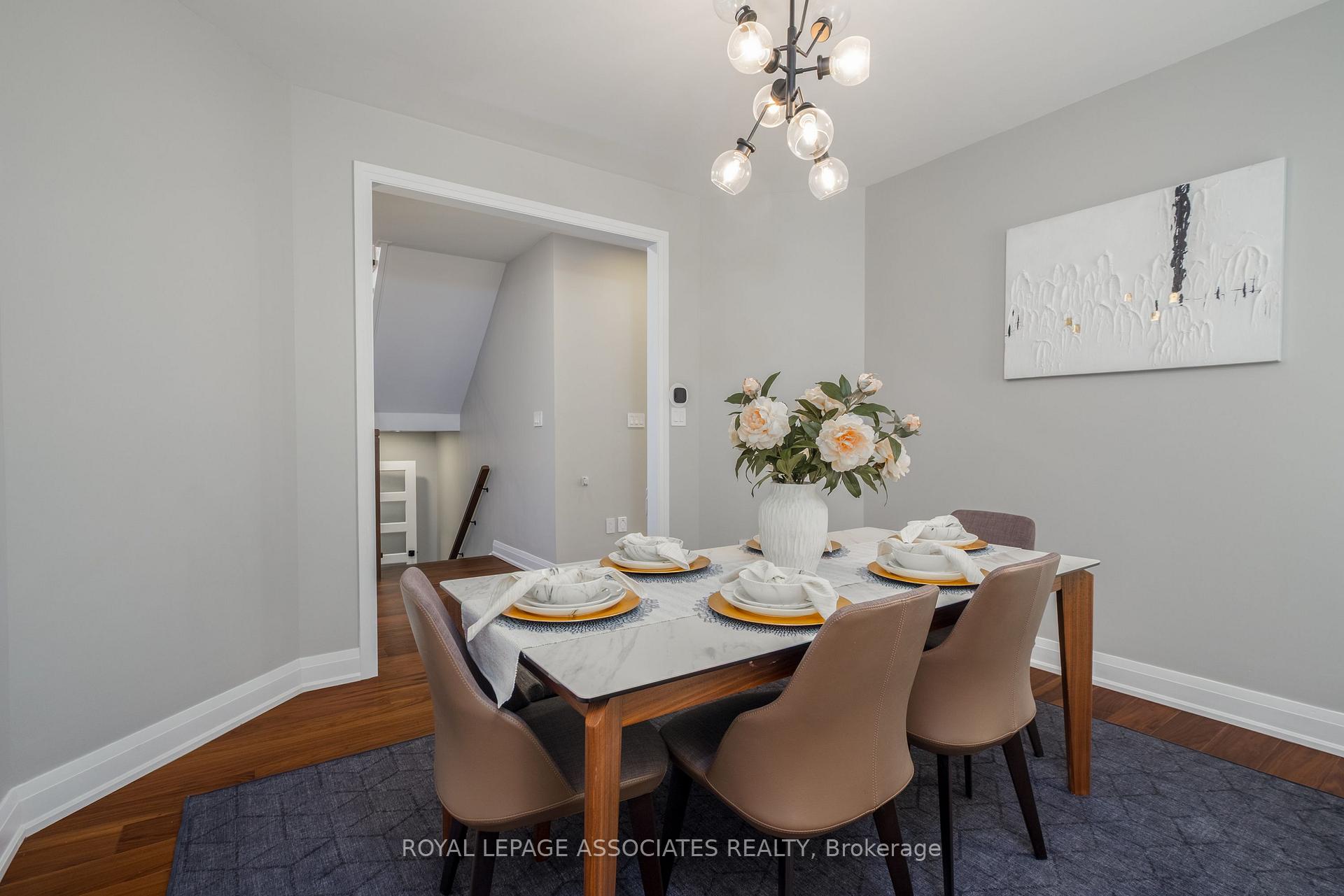 Photo 2 of 5 Rockland Crescent, Whitby, Brooklin — HOMEH