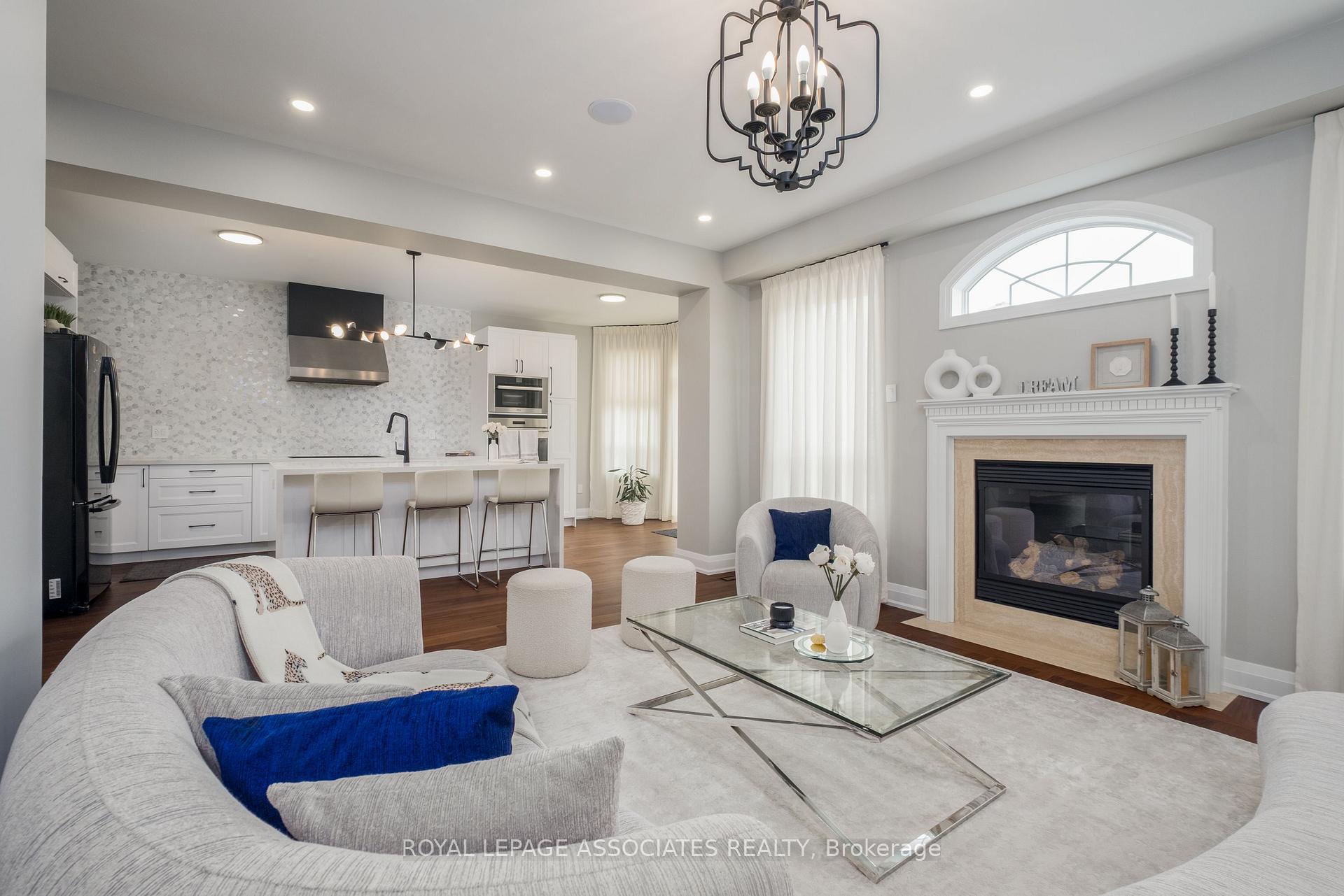 Photo 8 of 5 Rockland Crescent, Whitby, Brooklin — HOMEH