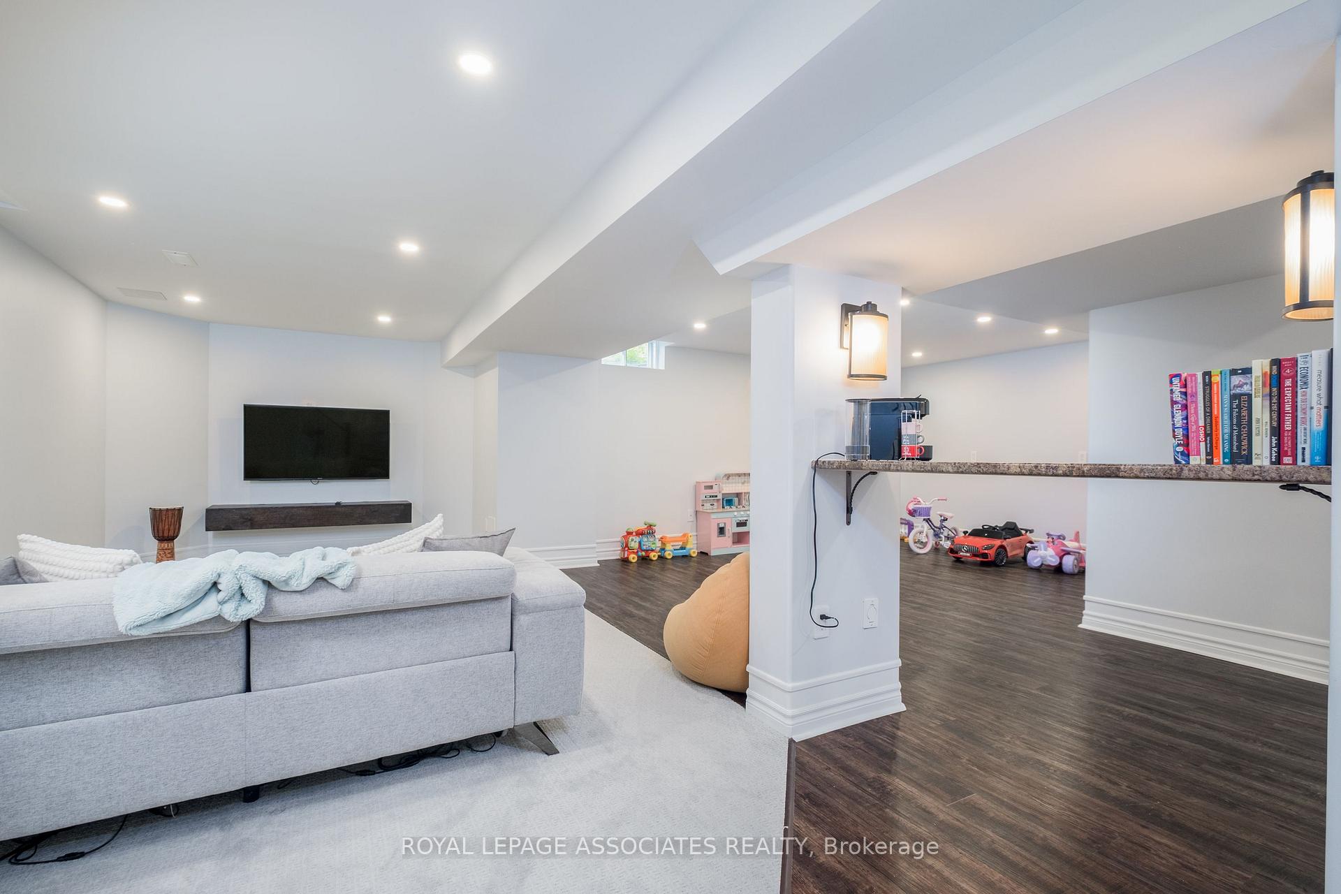Photo 45 of 5 Rockland Crescent, Whitby, Brooklin — HOMEH