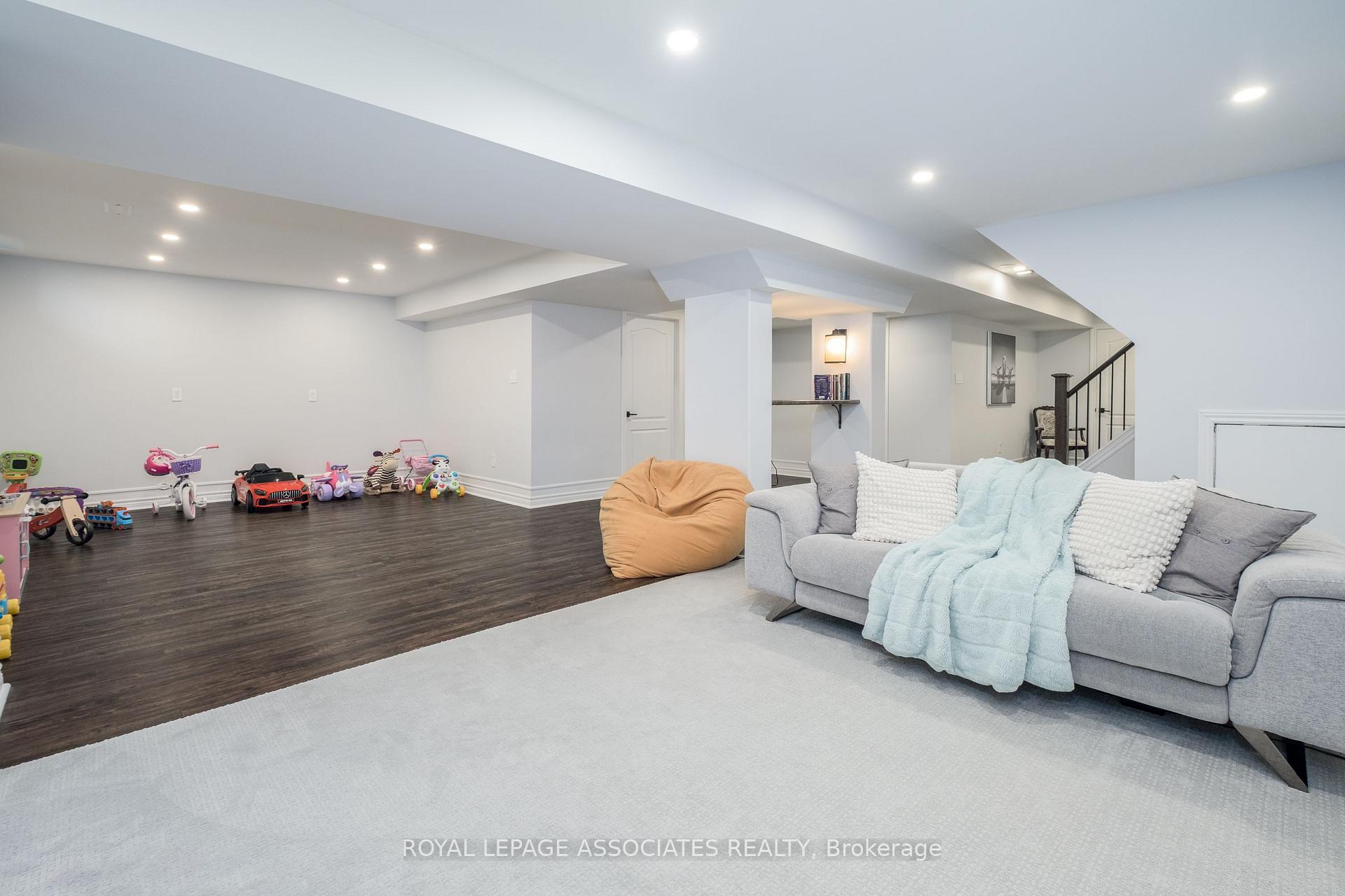Photo 35 of 5 Rockland Crescent, Whitby, Brooklin — HOMEH