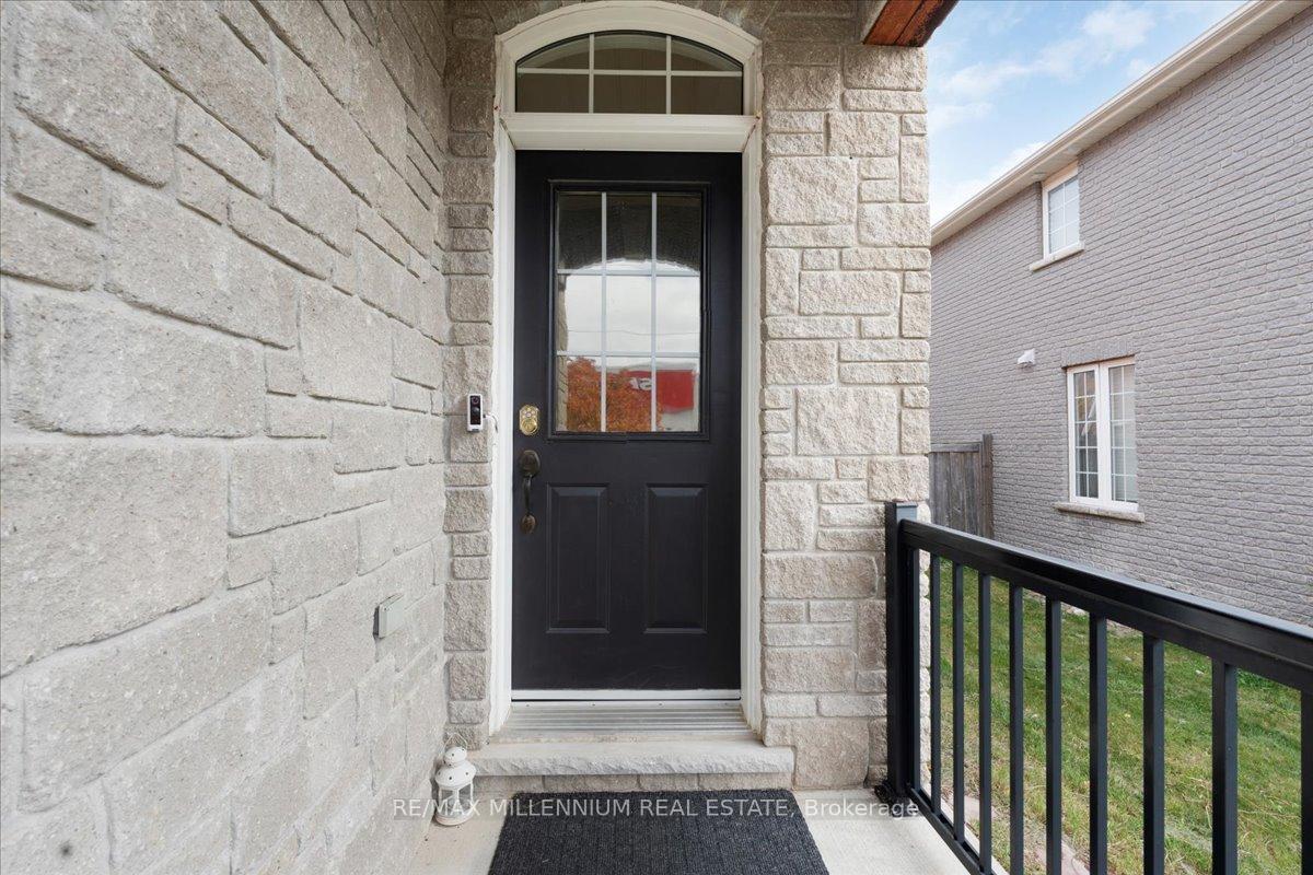 Photo 5 of 3 Prince Williams Way, Barrie, Innis-Shore — HOMEH