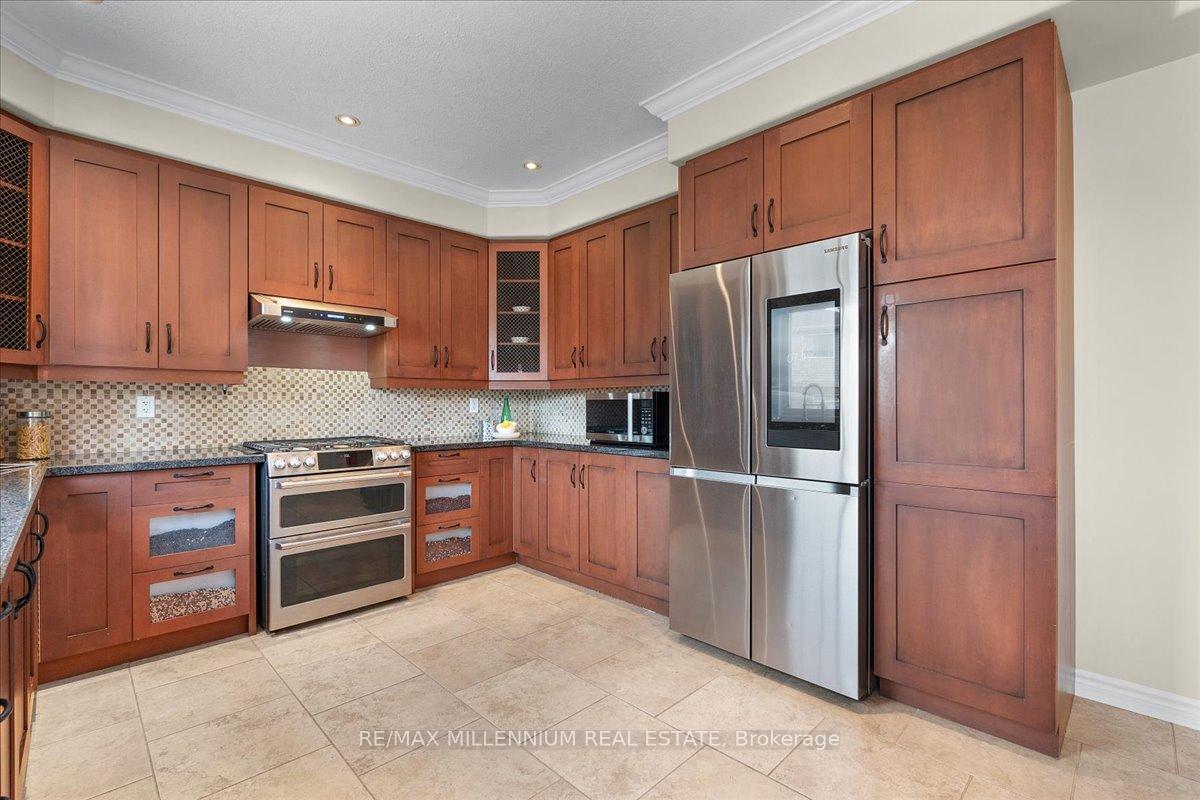 Photo 14 of 3 Prince Williams Way, Barrie, Innis-Shore — HOMEH