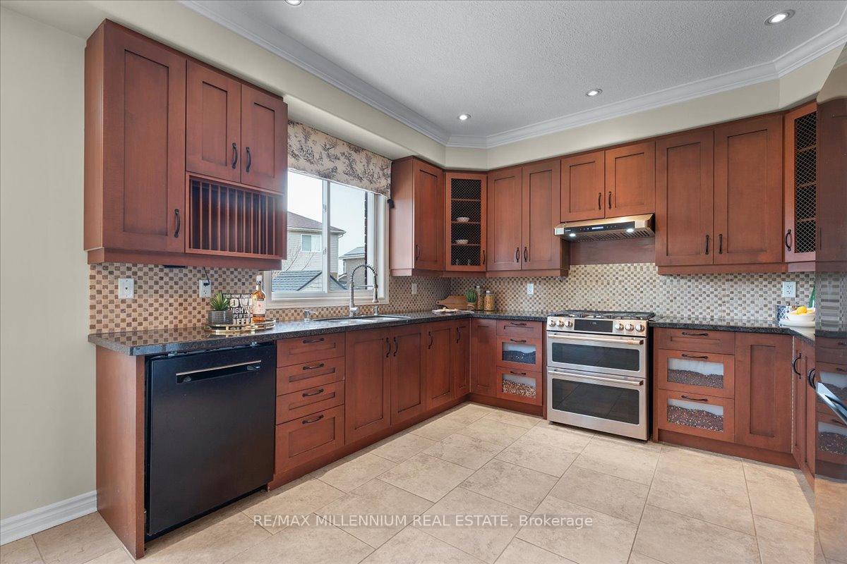 Photo 24 of 3 Prince Williams Way, Barrie, Innis-Shore — HOMEH