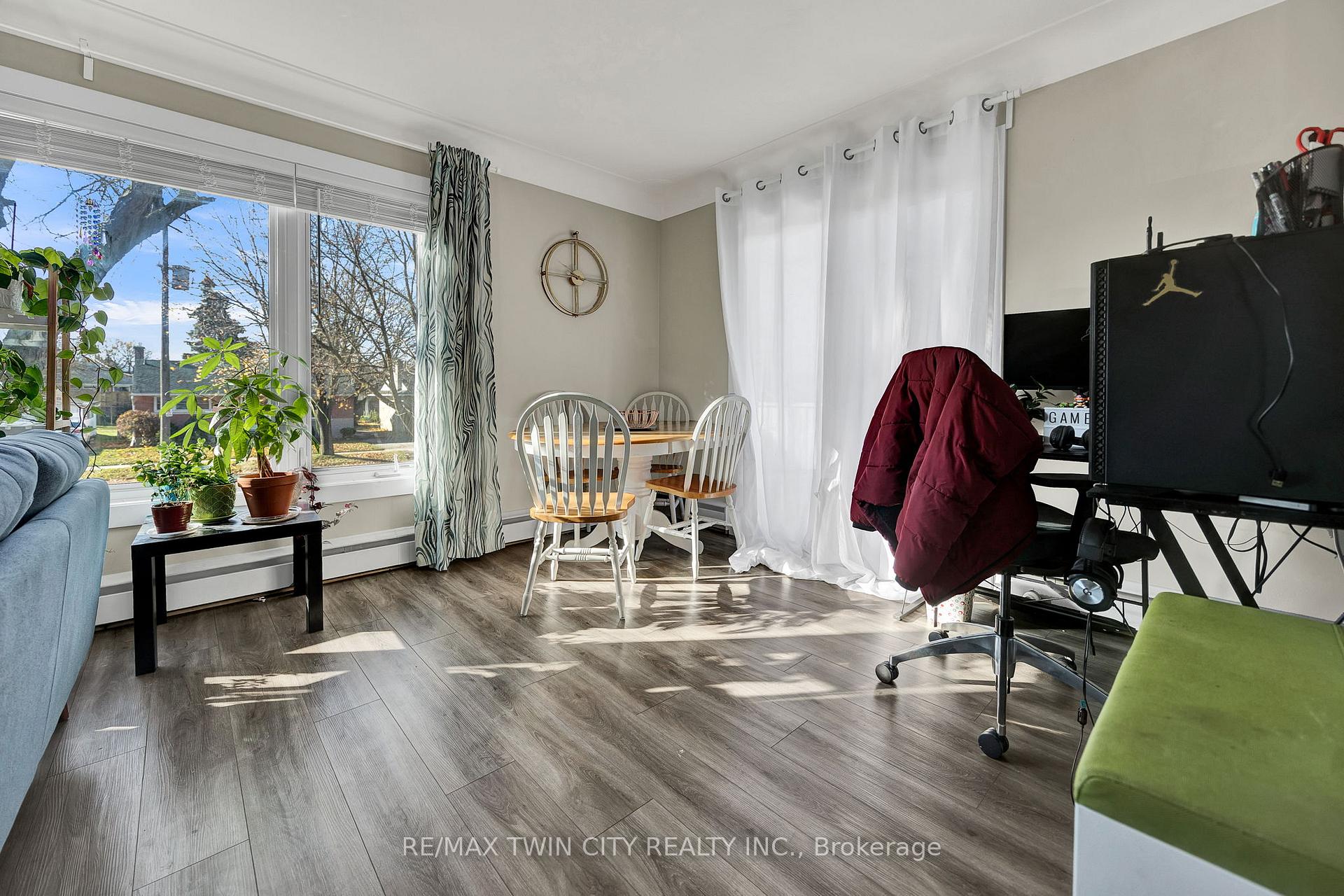Photo 25 of 219 Sixth Avenue, Kitchener — HOMEH