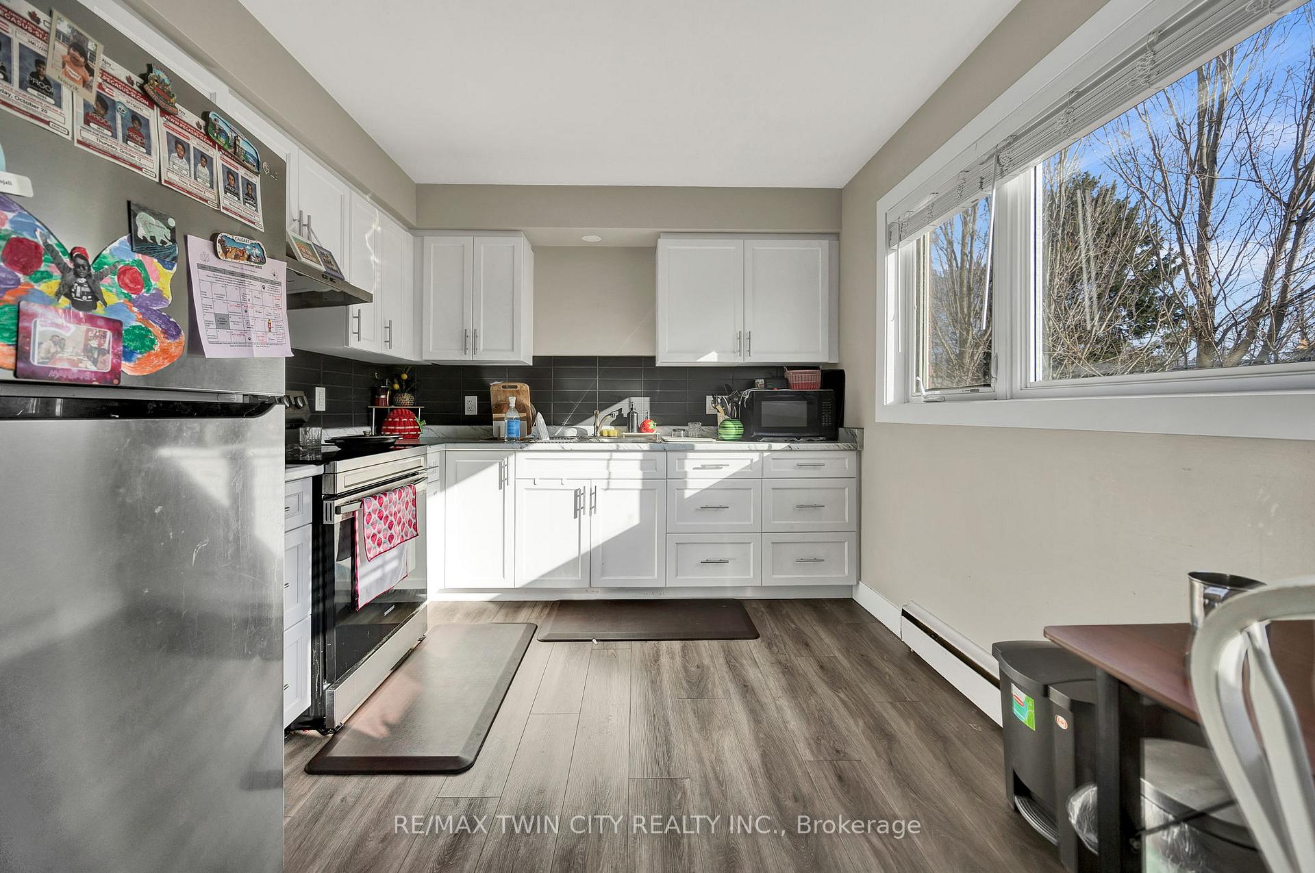 Photo 10 of 219 Sixth Avenue, Kitchener — HOMEH
