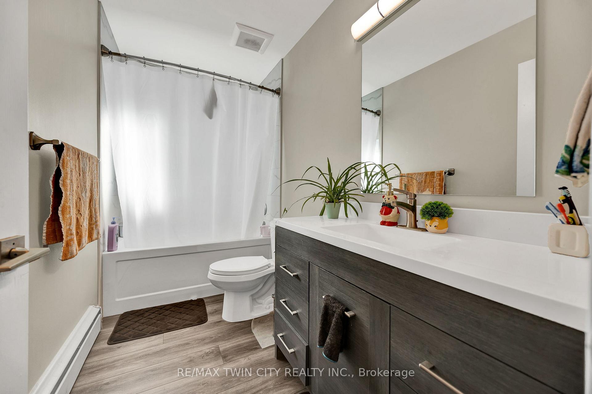 Photo 24 of 219 Sixth Avenue, Kitchener — HOMEH