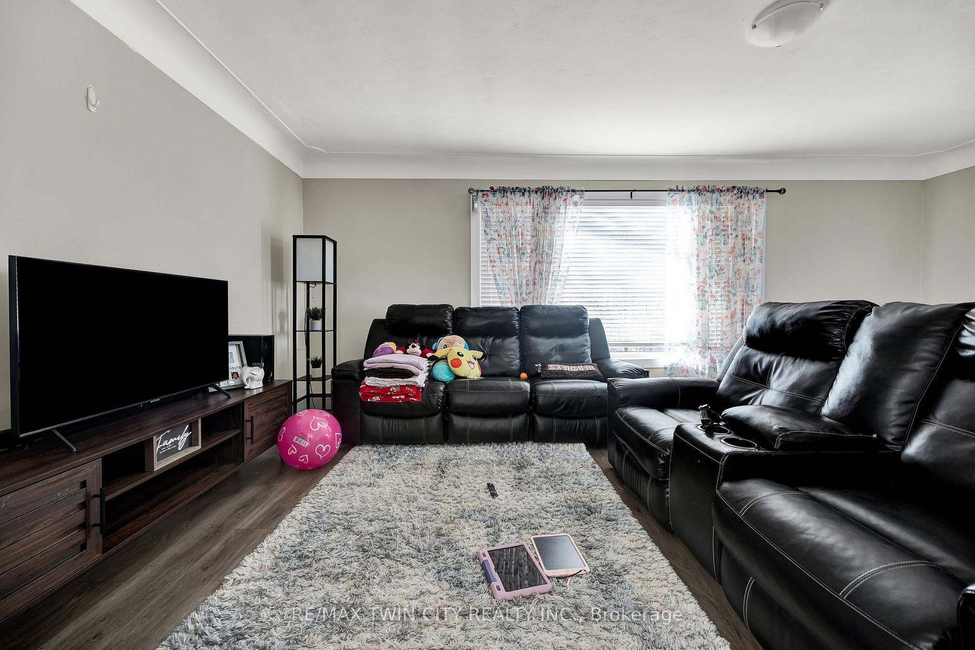 Photo 13 of 219 Sixth Avenue, Kitchener — HOMEH