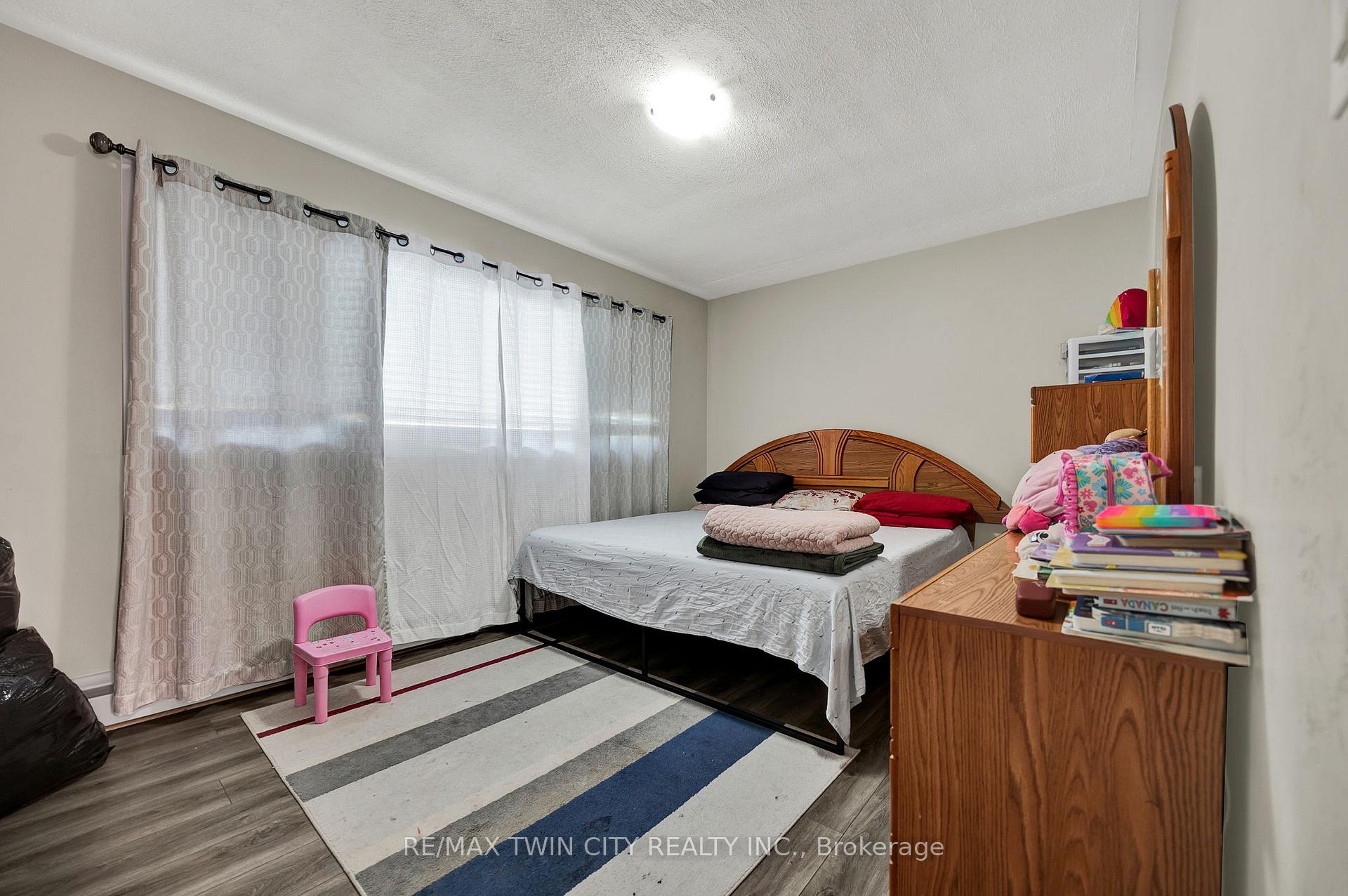 Photo 23 of 219 Sixth Avenue, Kitchener — HOMEH
