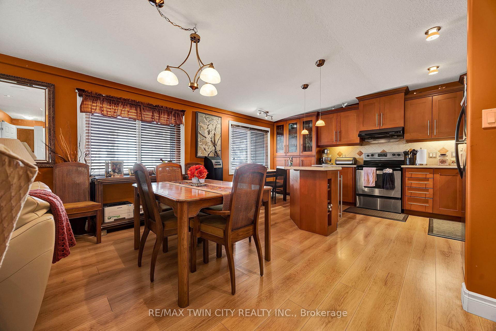 Photo 32 of 219 Sixth Avenue, Kitchener — HOMEH