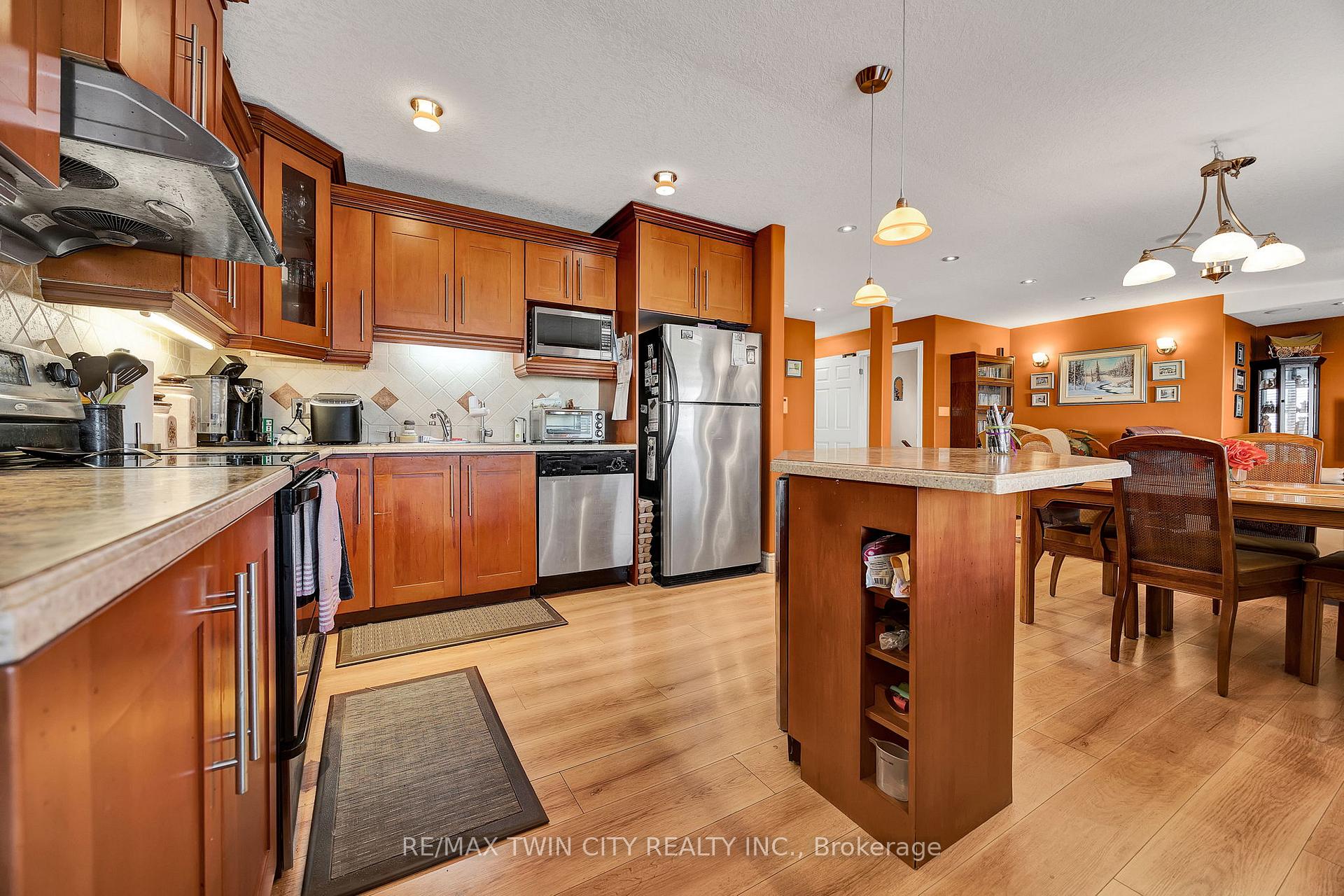 Photo 15 of 219 Sixth Avenue, Kitchener — HOMEH