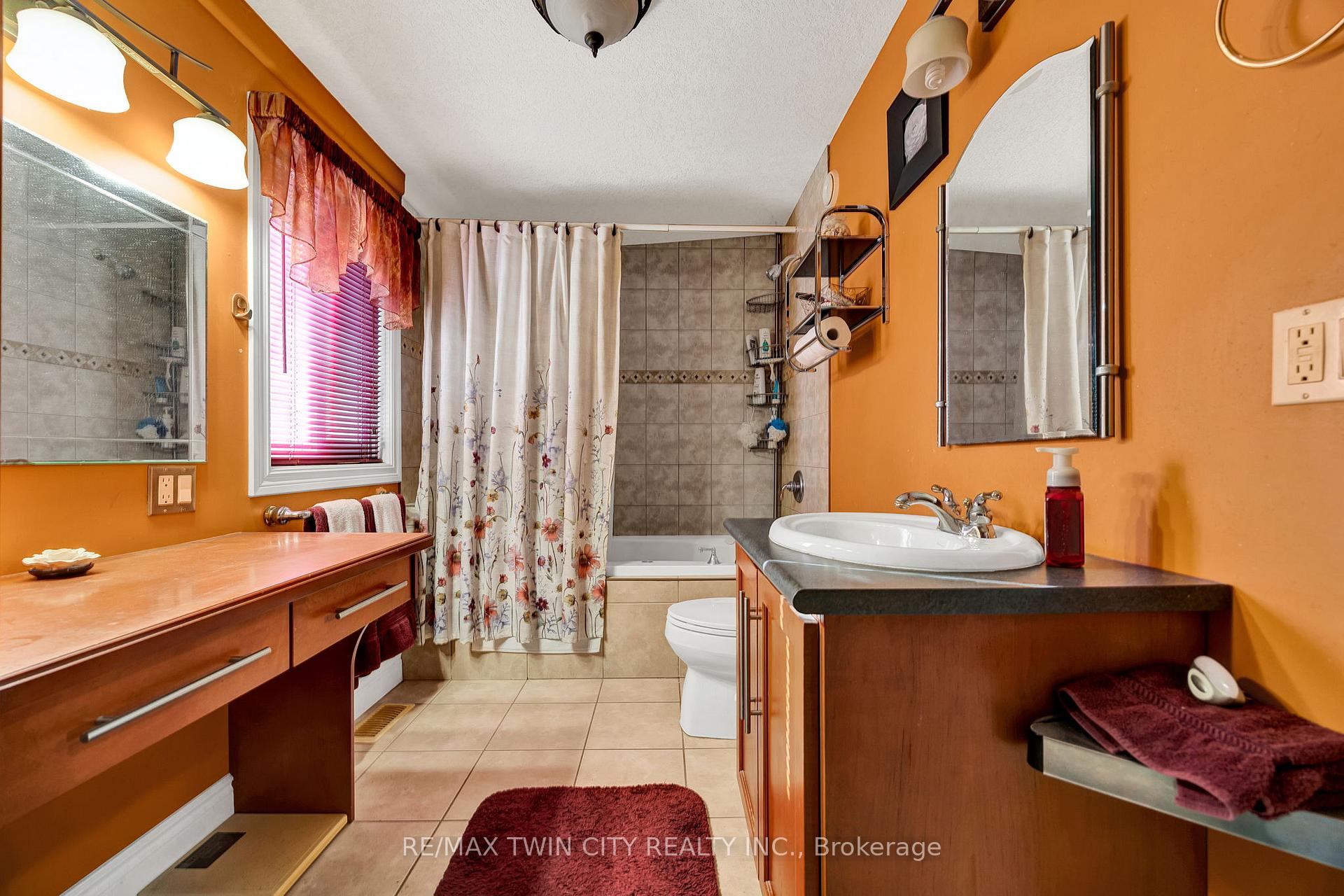 Photo 33 of 219 Sixth Avenue, Kitchener — HOMEH