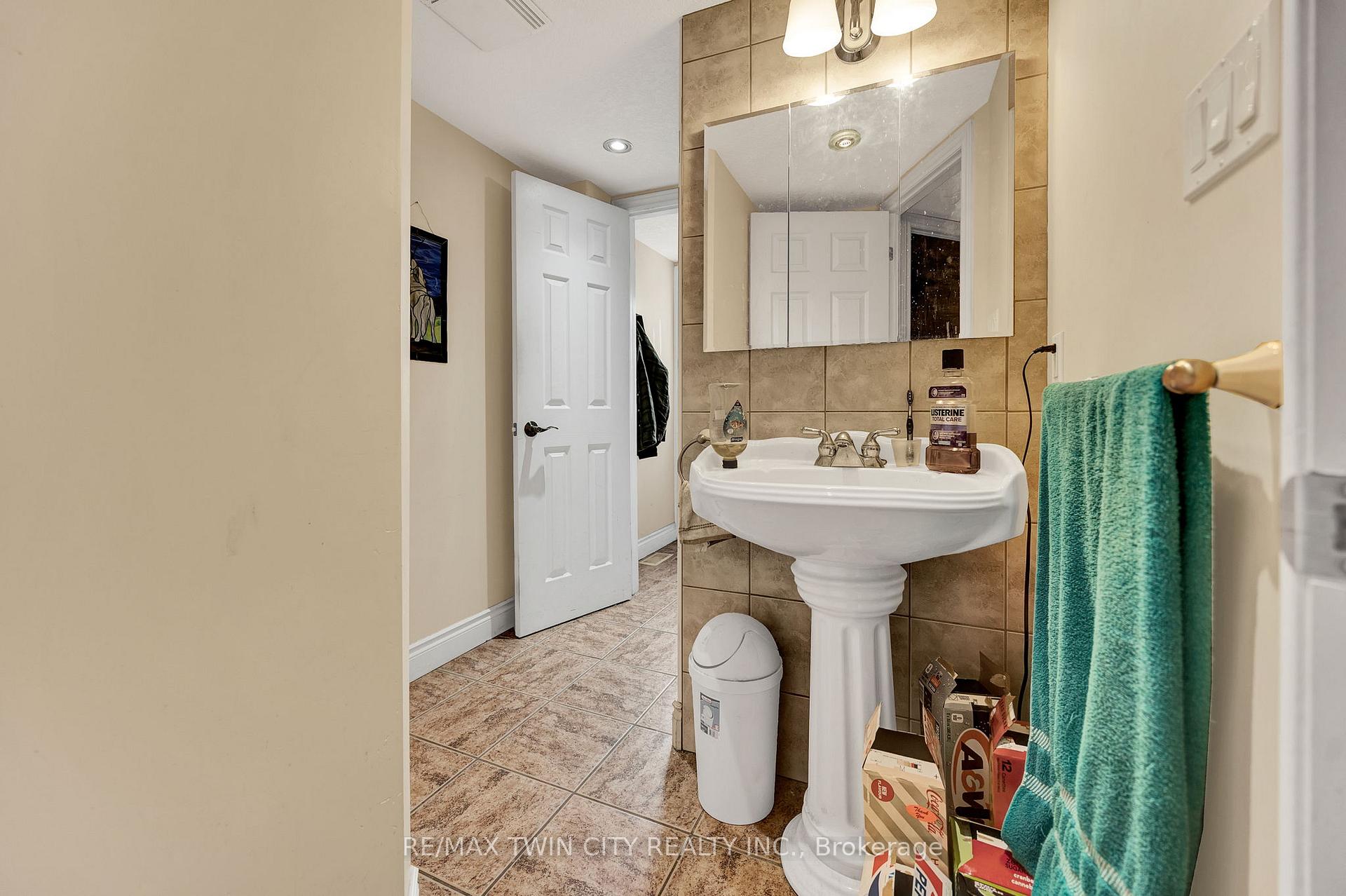 Photo 34 of 219 Sixth Avenue, Kitchener — HOMEH